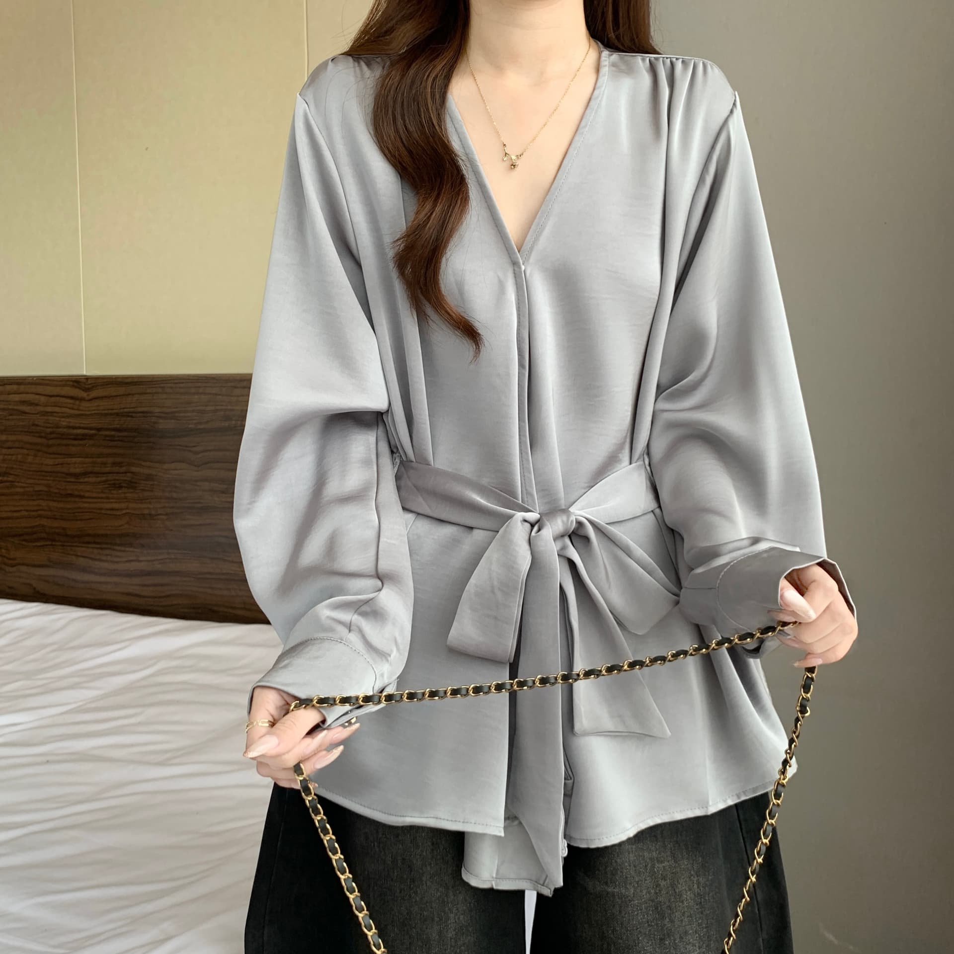 프랑스식 Chic V넥 긴팔 여성 셔츠 가을 새로운 고급 센스 허리 수축 루즈핏 슬림해 보이는 다용도 작은 셔츠 맨위 상세 이미지 13
