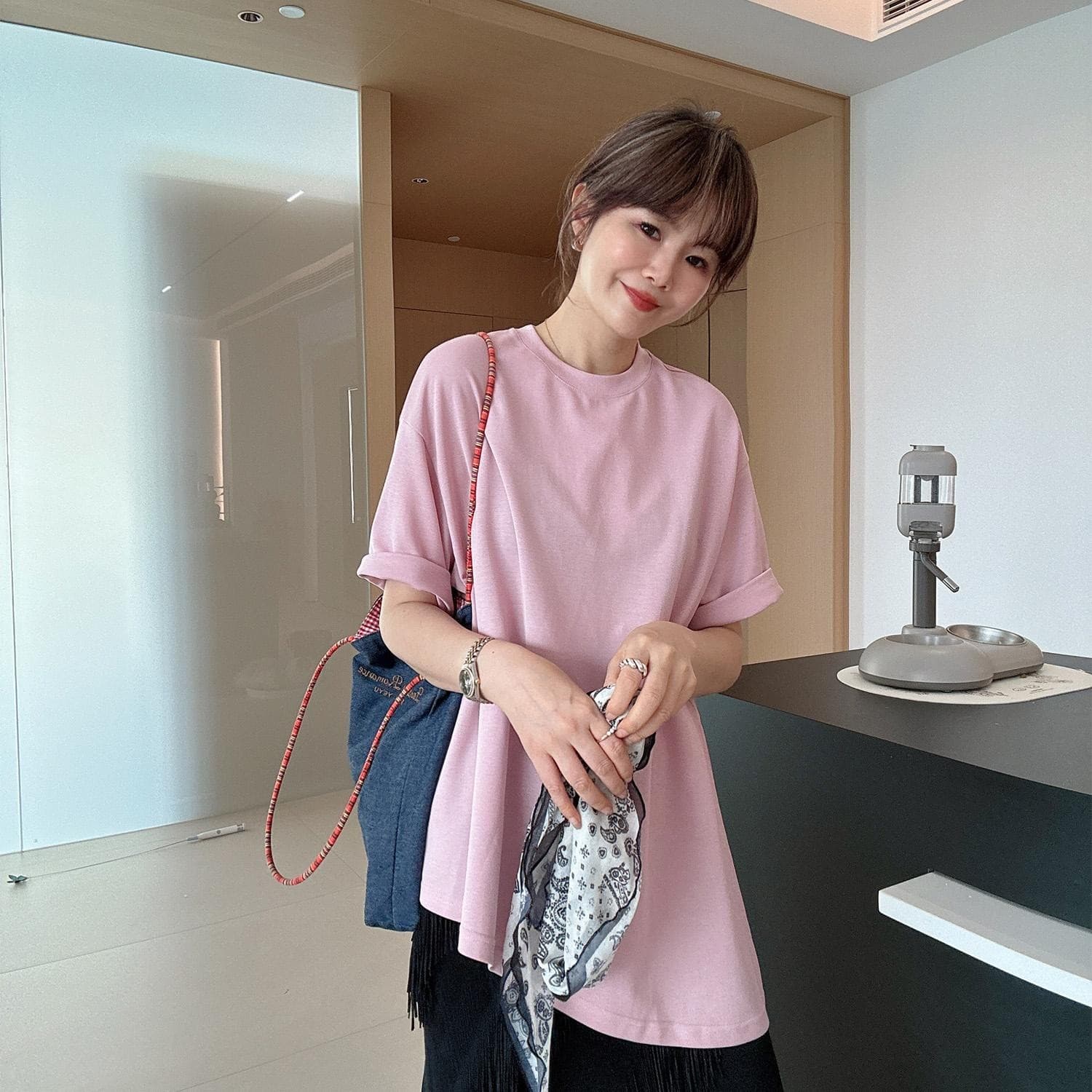 여름 미니멀리즘 다용도 루즈핏 라운드 넥 중간 길이 측면 트임 반팔 티셔츠 여성 상세 이미지 2