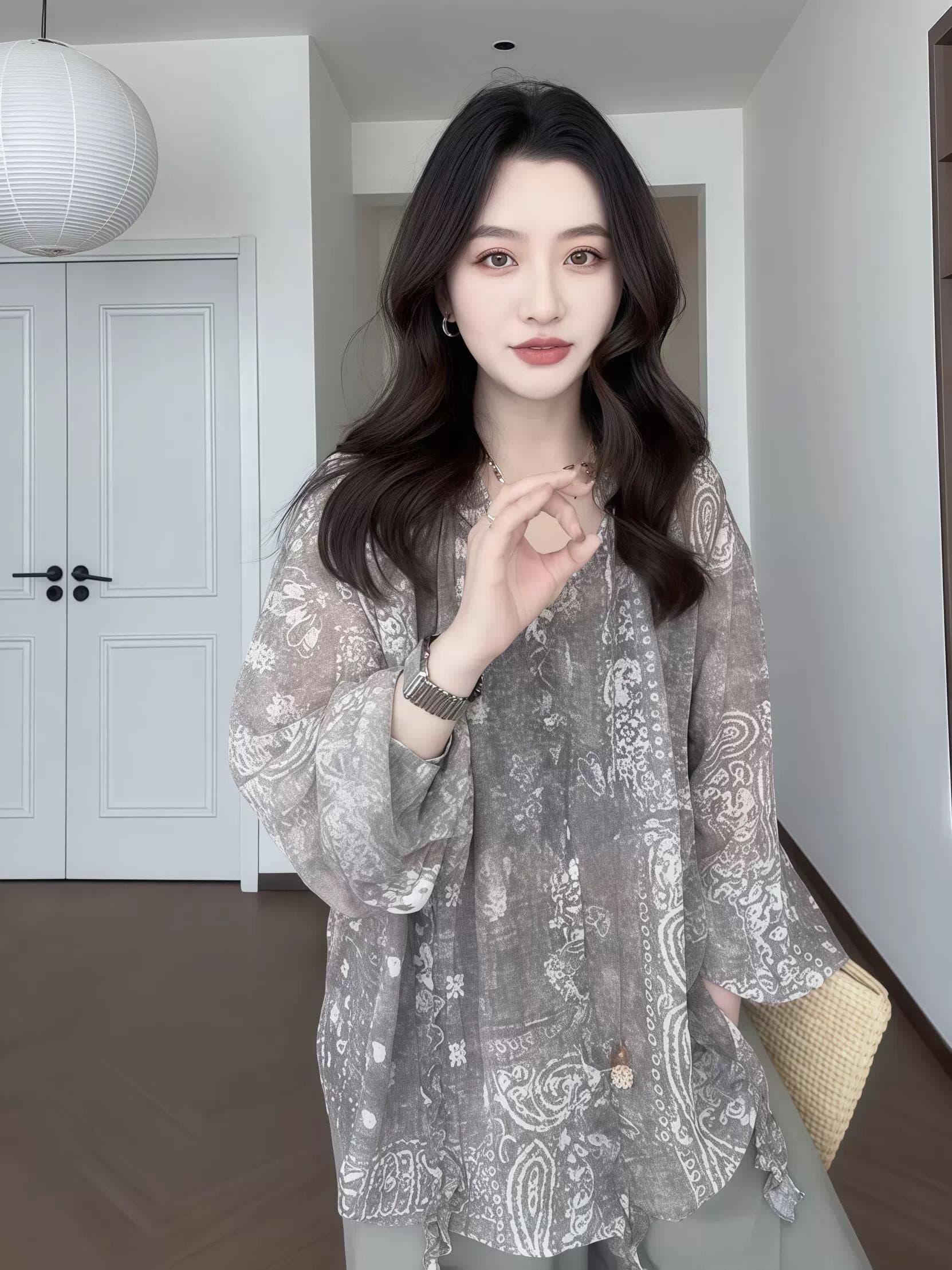 우아한 헤일로 염색 프랑스식 슬림해 보이는 프린트 프릴 V넥 블라우스 여성 자외선 차단 상세 이미지 4