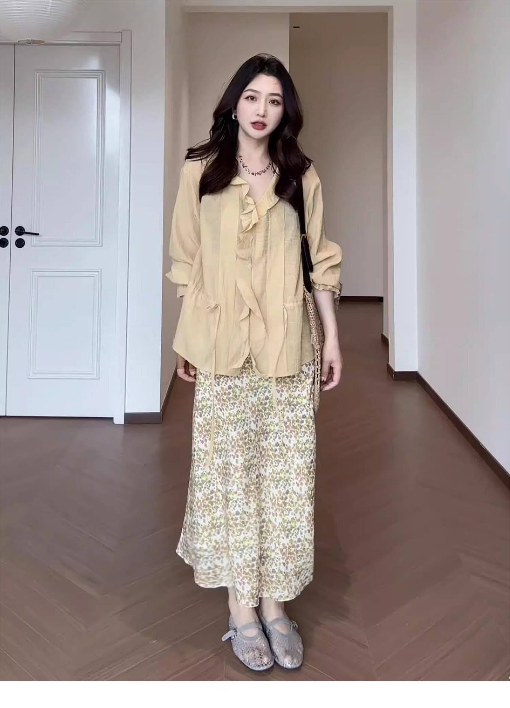 윤주연 슈 프랑스식 디자인 센스 품격 부드러운 바람 프릴 V넥 슬림해 보이는 셔츠 맨위 꽃무늬 치마 세트 상세 이미지 11