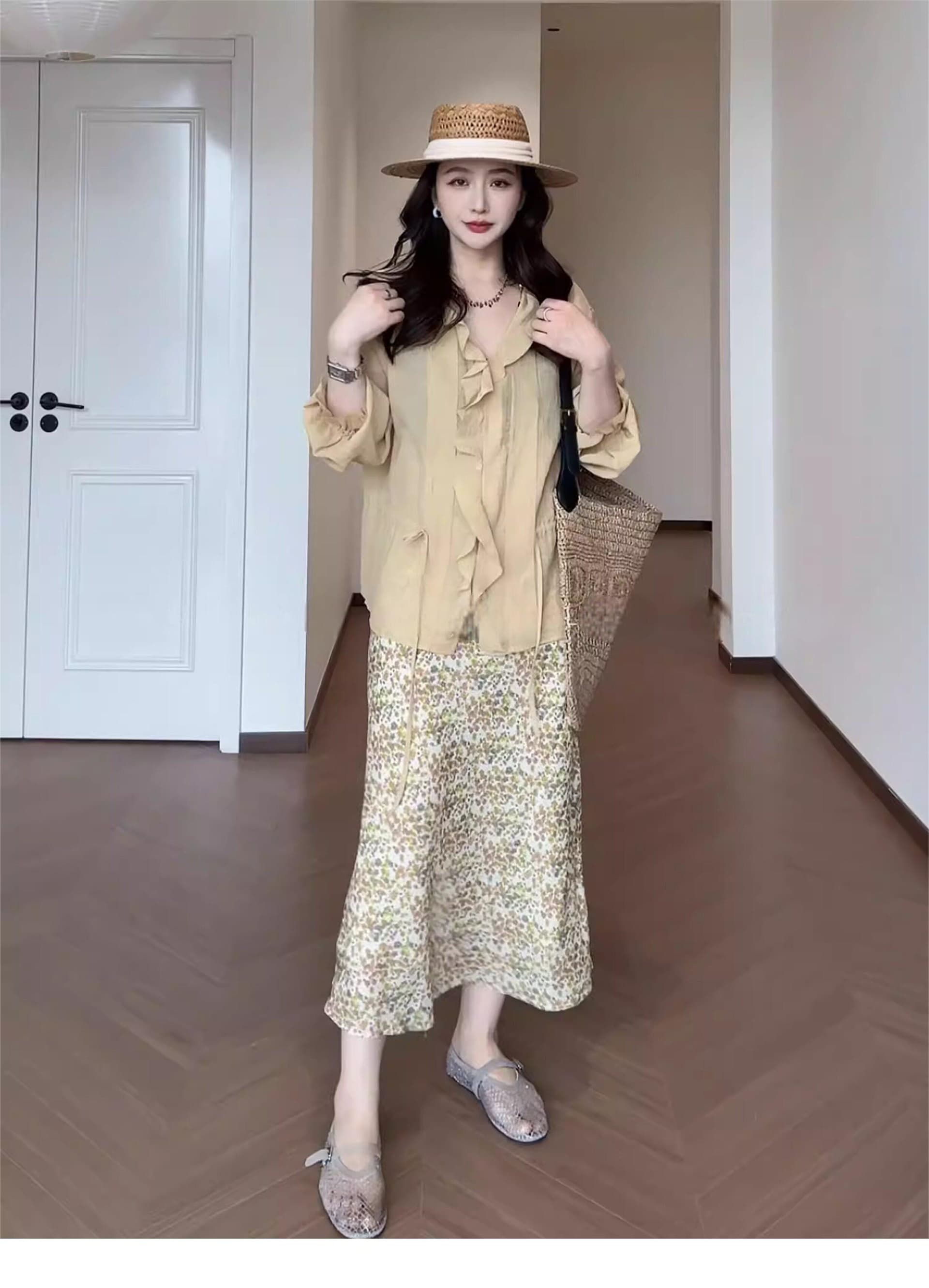 윤주연 슈 프랑스식 디자인 센스 품격 부드러운 바람 프릴 V넥 슬림해 보이는 셔츠 맨위 꽃무늬 치마 세트 상세 이미지 13