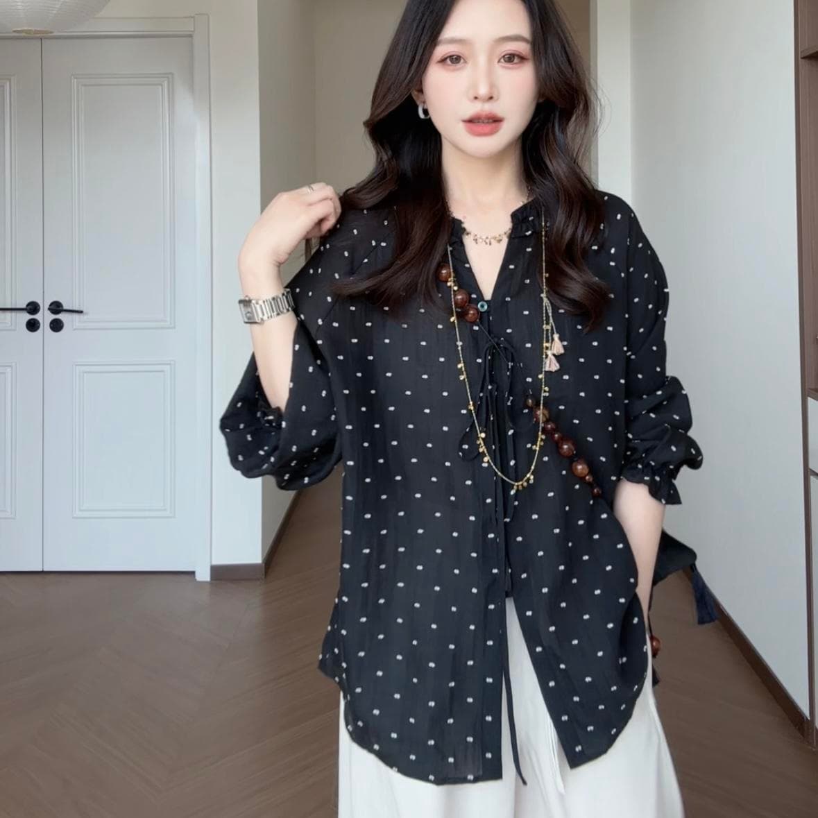 초박형 통기성 프랑스식 도트 무늬 셔츠 슬림해 보이는 맨위 여성 이미지 5