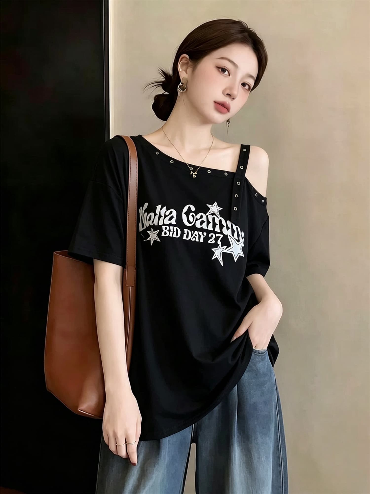 실사 빅 사이즈 여성 의류 알파벳 프린트 오프숄더 반팔 티셔츠 여름 지방 mm 루즈핏 표지 배 디자인 센스 비스듬한 어깨 의류 이미지 4