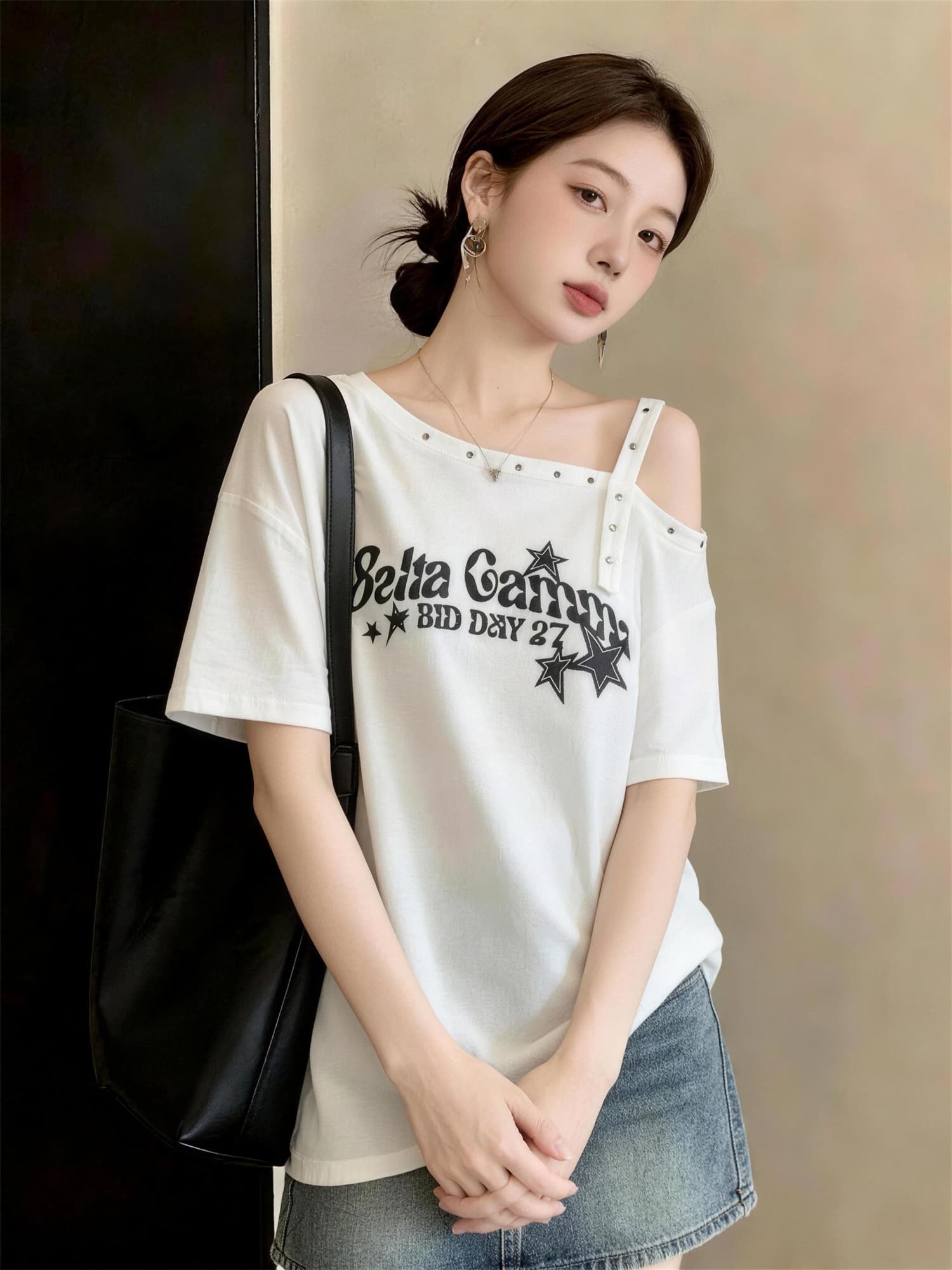 실사 빅 사이즈 여성 의류 알파벳 프린트 오프숄더 반팔 티셔츠 여름 지방 mm 루즈핏 표지 배 디자인 센스 비스듬한 어깨 의류 상세 이미지 8