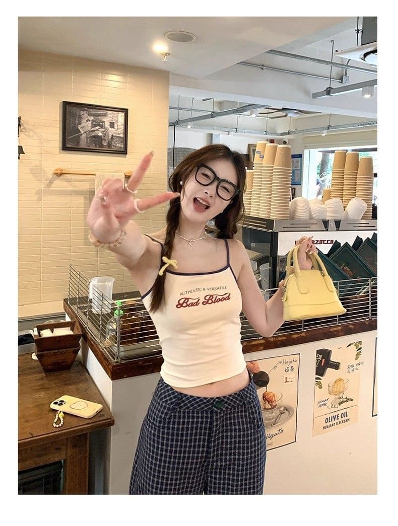 아메리칸 차가운 매운맛 배색 캐미솔 벨트 가슴 패드 알파벳 프린트 아름다움 뒤로 몸매 가꾸기 슬림해 보이는 핫걸 인사이드 잡아라. 의류