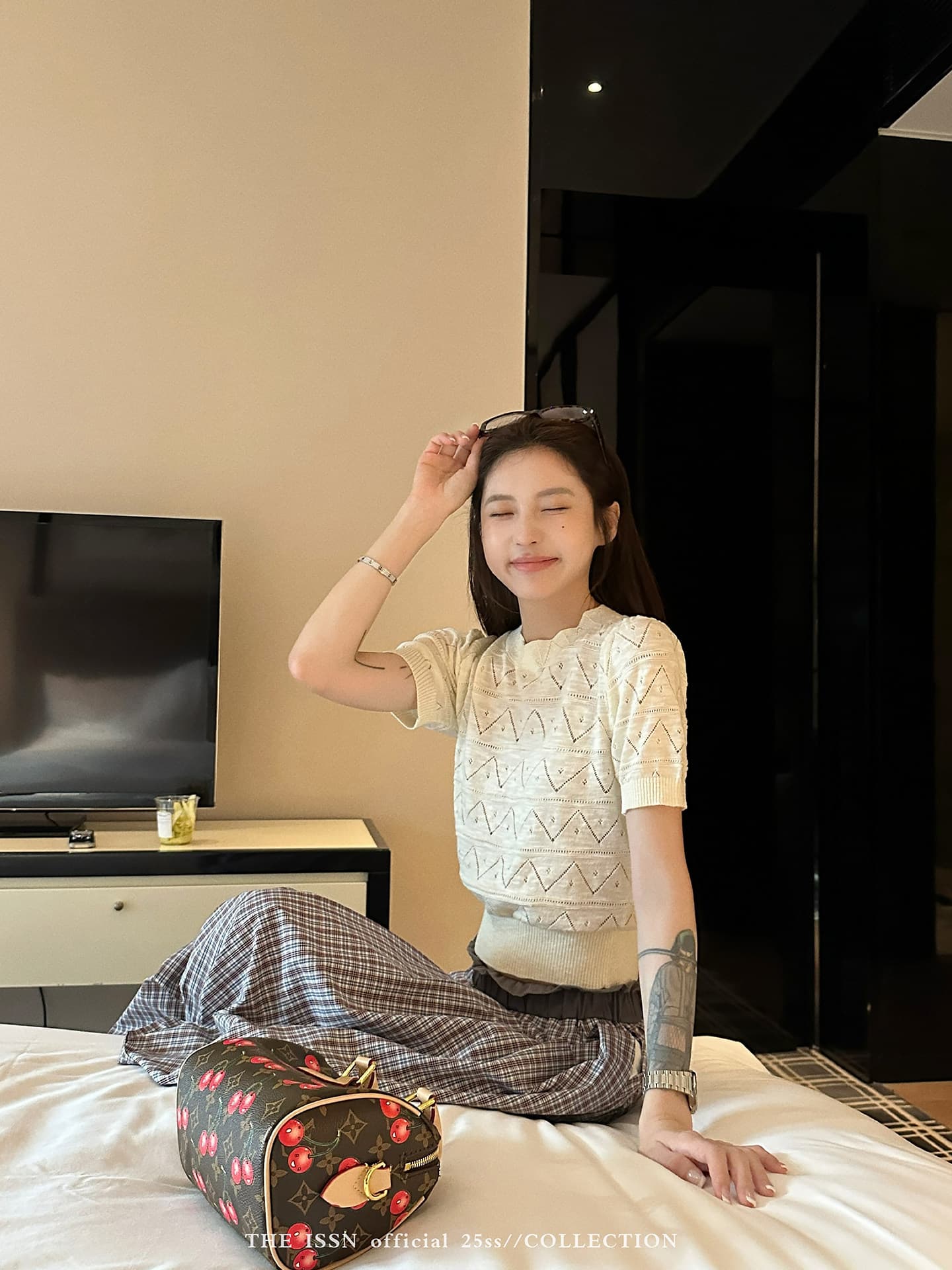 라운드 넥 홀로우 아웃 스트랩 반팔 니트 스웨터 여성 여름 한 부서 루즈핏 슬림해 보이는 쇼트 스타일 허리 수축 티셔츠 맨위 상세 이미지 14