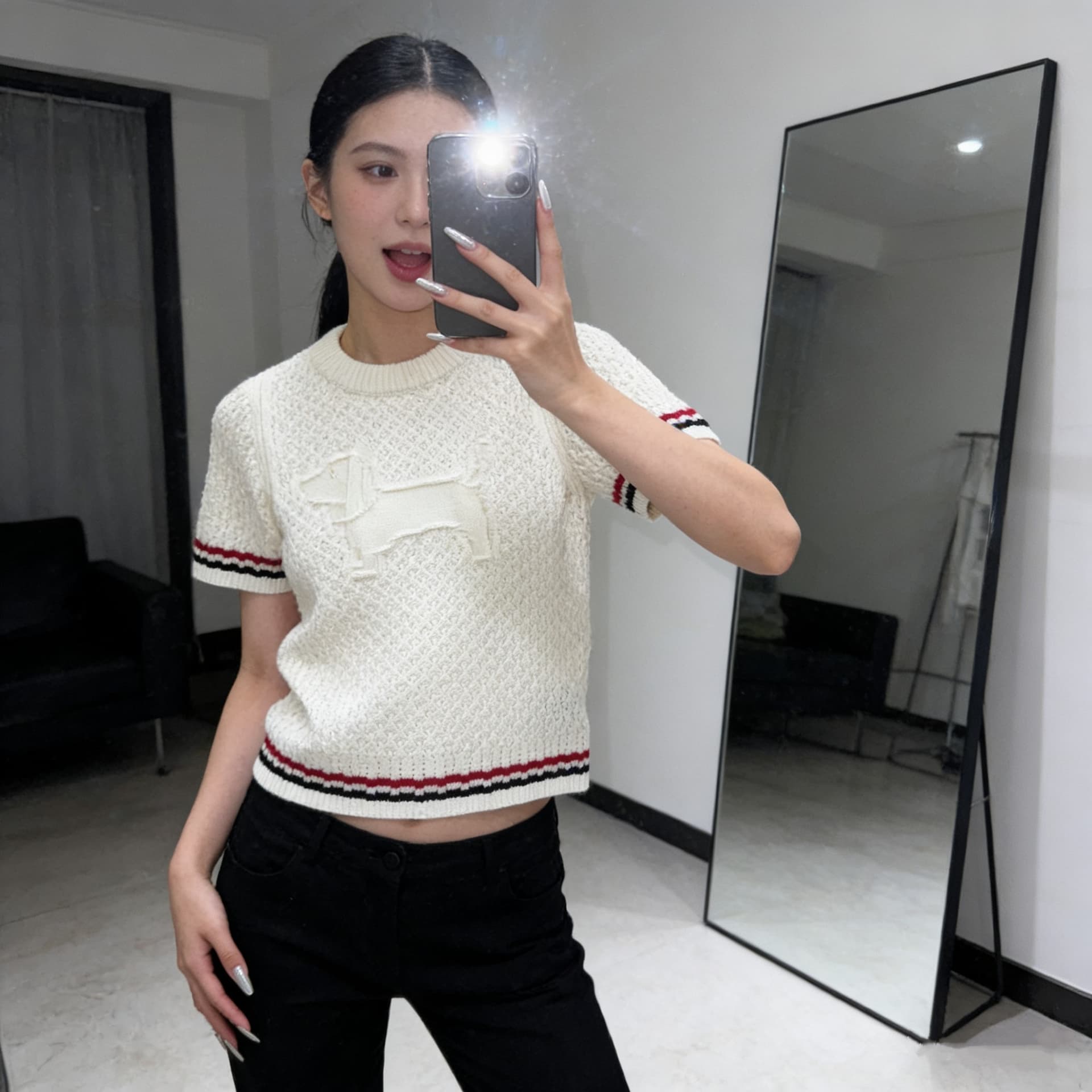 스트라이프 패치워크 색상 홀로우 아웃 디자인 센스 가슴 강아지 자카드 니트 스웨터 여성 26 이른 봄 신제품 라운드 넥 반팔 맨위