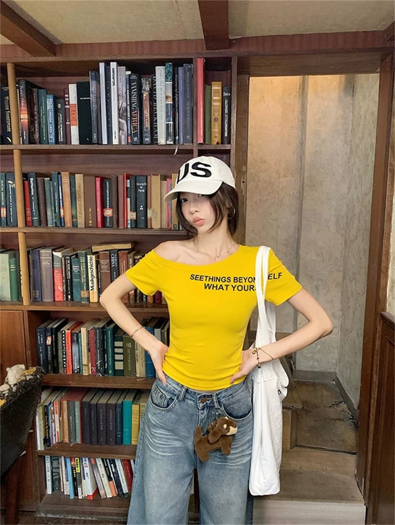 알파벳 프린트 비스듬한 어깨 반팔 티셔츠 여성 여름 새로운 아메리칸 핫걸 몸매 가꾸기 디자인 센스 검정색 쇼트 스타일 맨위 상세 이미지 27