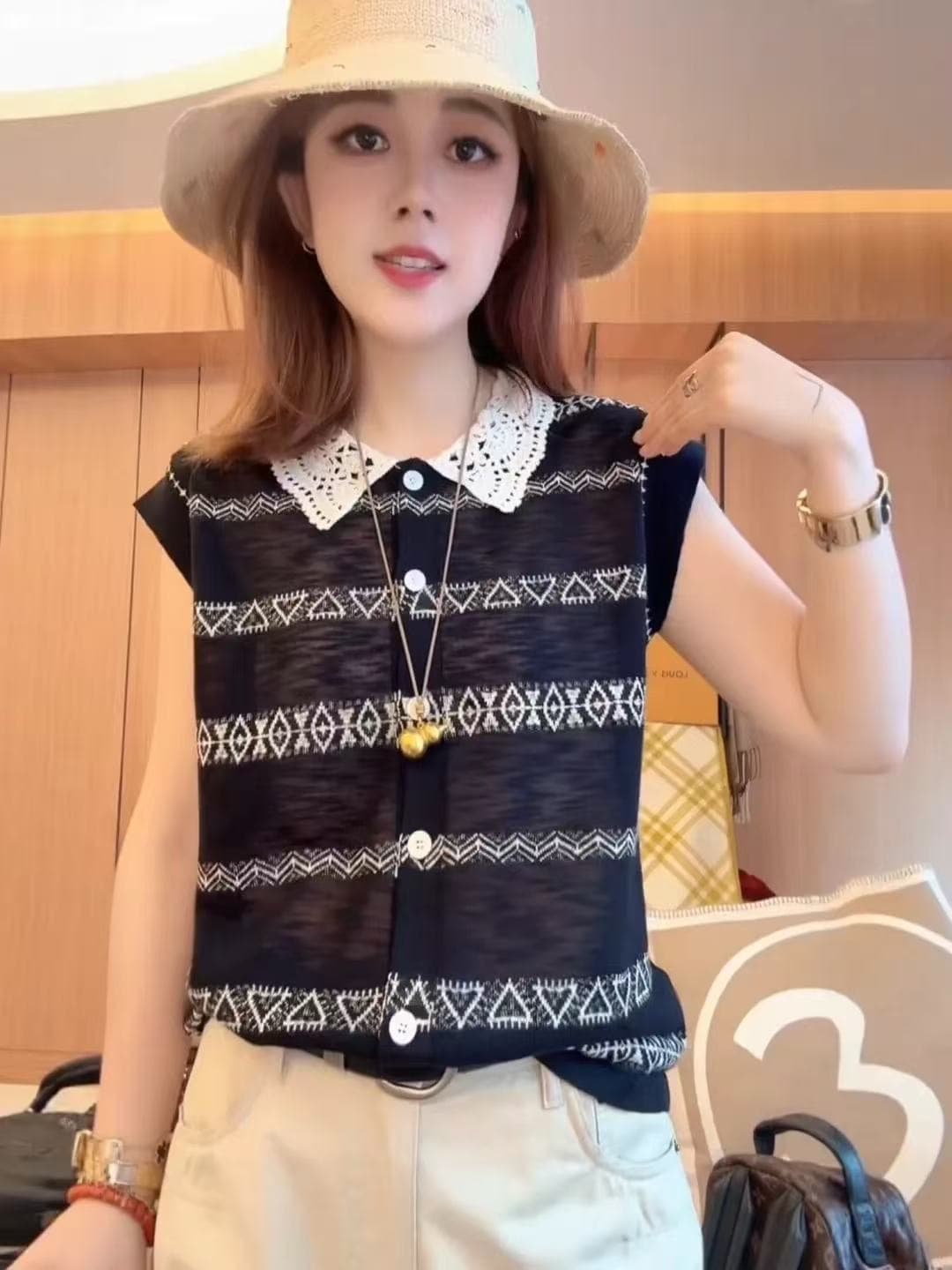 유럽 상품 레이스 POLO 칼라 스트라이프 민소매 니트 스웨터 여성 2026 여름 새로운 한 부서 아름다운 작은 날다 소매 맨위 상세 이미지 2