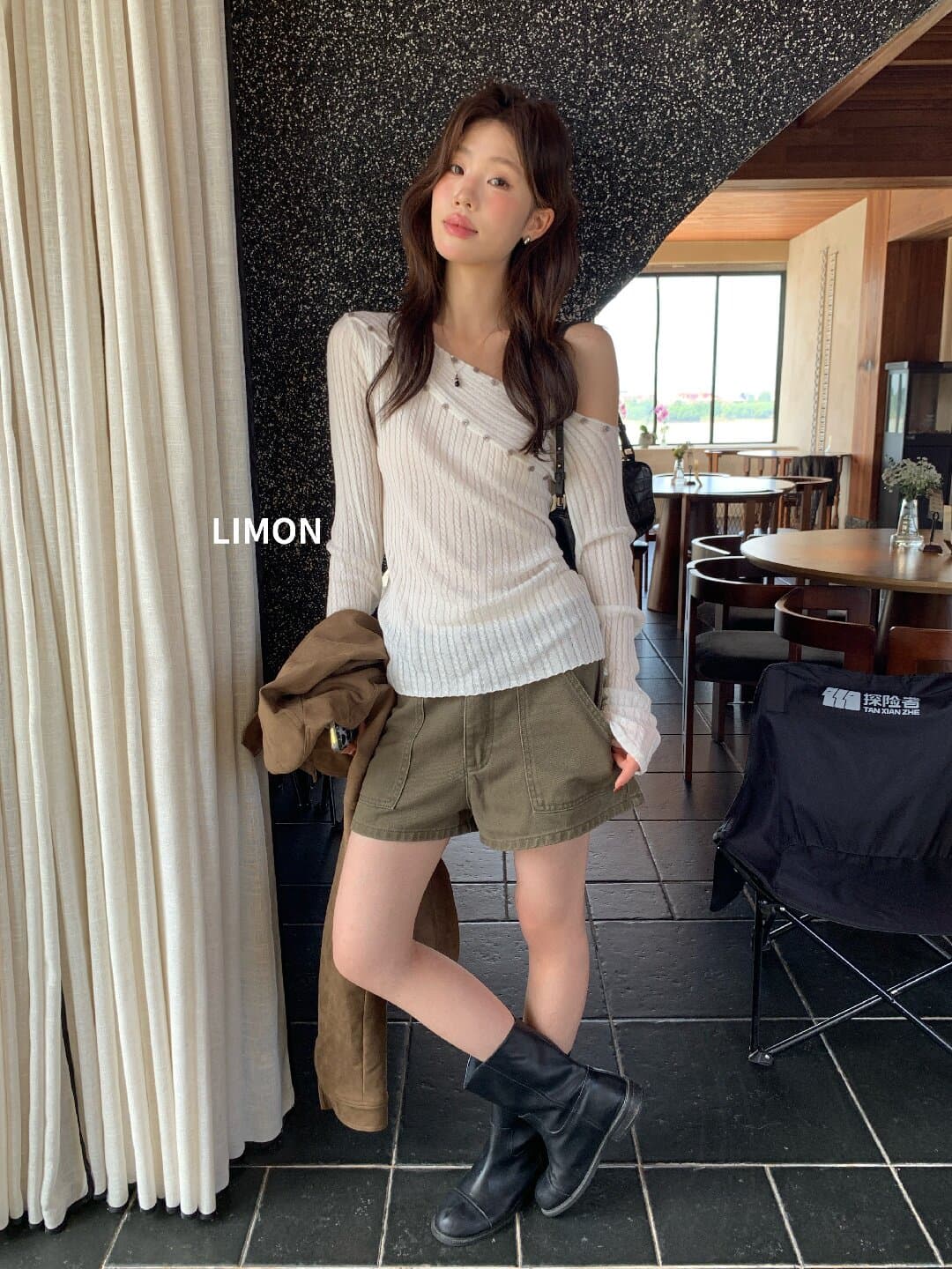 the limon 레몬 녹차 2026 가을 비스듬한 칼라 단추 니트 스웨터 여성 긴 소매 오프숄더 디자인 맨위 상세 이미지 13