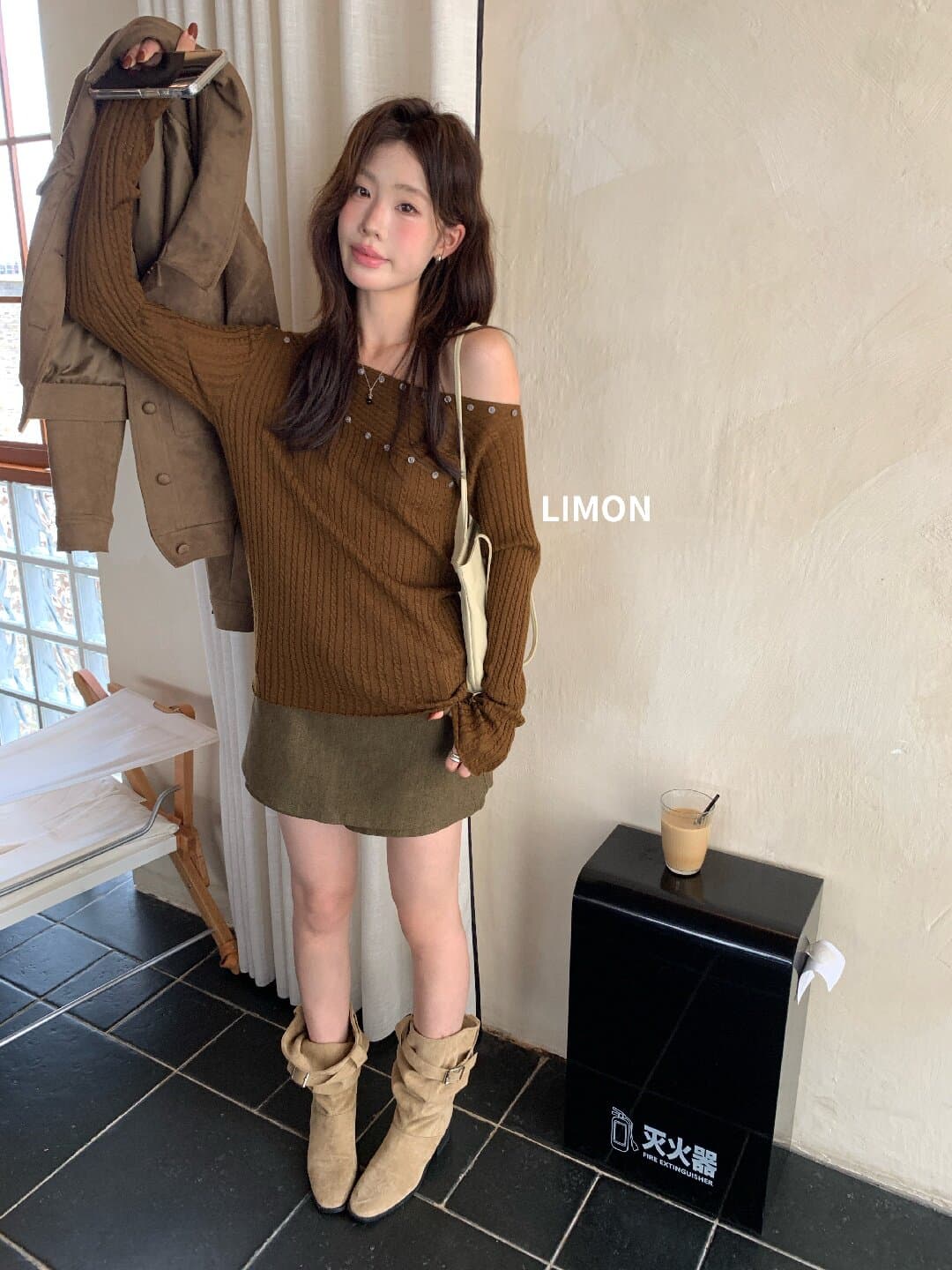 the limon 레몬 녹차 2026 가을 비스듬한 칼라 단추 니트 스웨터 여성 긴 소매 오프숄더 디자인 맨위 상세 이미지 34