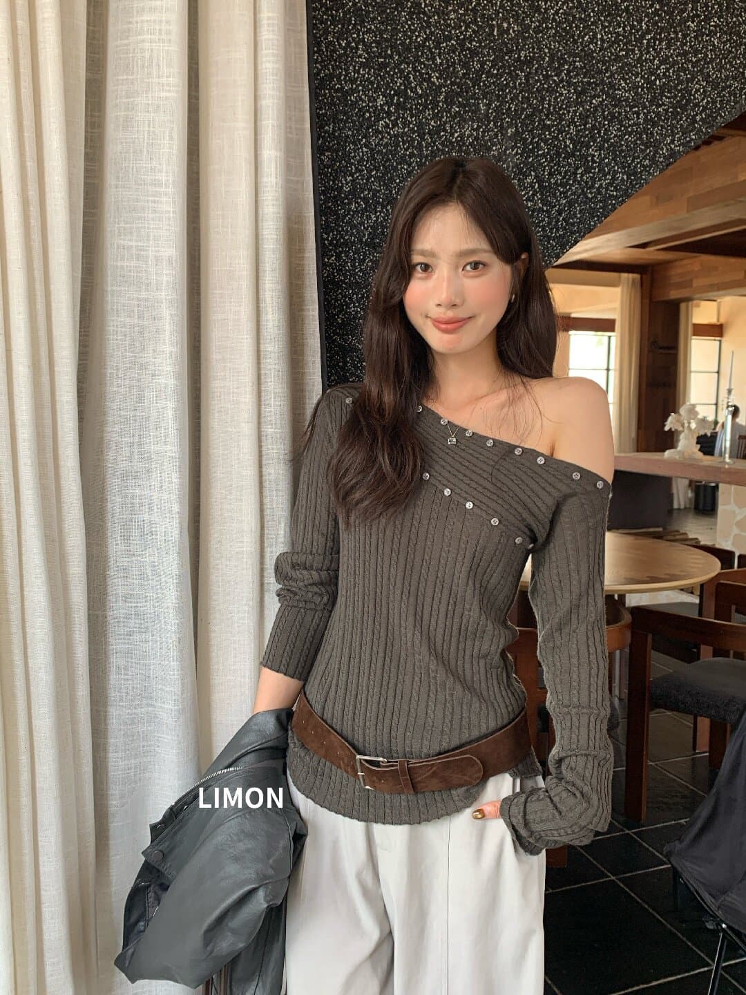the limon 레몬 녹차 2026 가을 비스듬한 칼라 단추 니트 스웨터 여성 긴 소매 오프숄더 디자인 맨위 상세 이미지 38