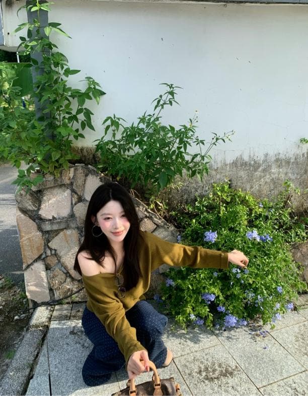 부드러운 느긋한 바람 비스듬한 어깨 오프숄더 니트 스웨터 여성 2026 가을 새로운 품격 슬림해 보이는 스웨터 오프숄더 맨위 상세 이미지 1