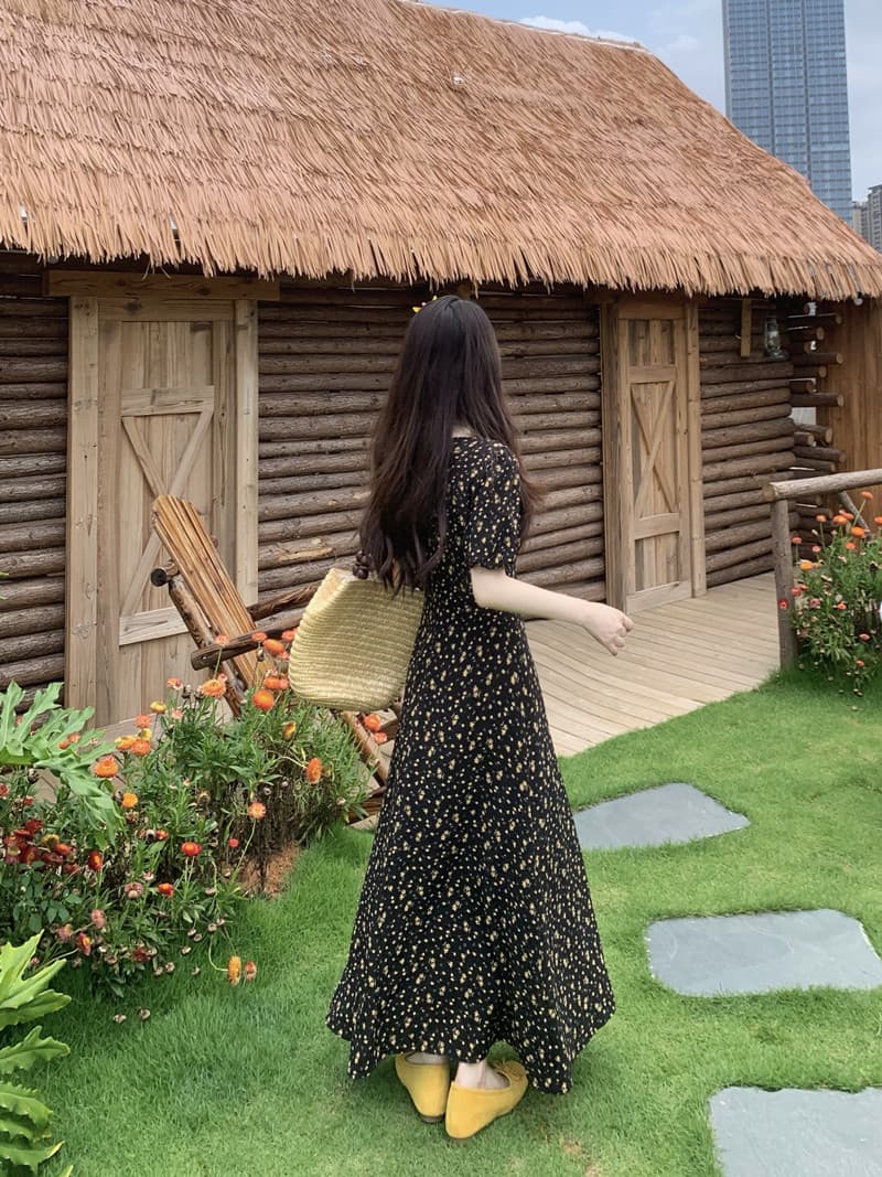 실사 빅 사이즈 여성 의류 여름 지방 m 프랑스식 우아함 허리 수축 슬림해 보이는 V넥 레이스 퍼가기 장식 꽃무늬 드레스 상세 이미지 3