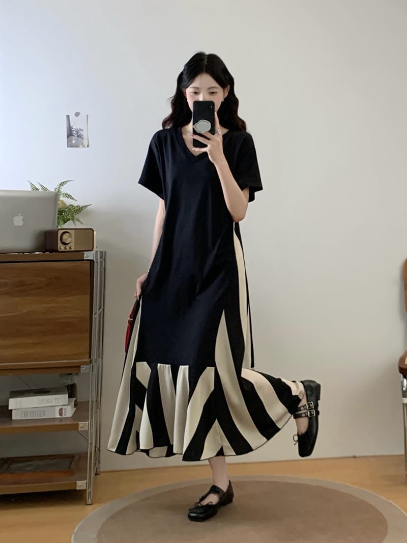 실사 빅 사이즈 여성 의류 여름 스트라이프 패치워크 도루 센스 큰 진자 티셔츠 치마 지방 mm 루즈핏 슬림해 보이는 표지 배 드레스 상세 이미지 1