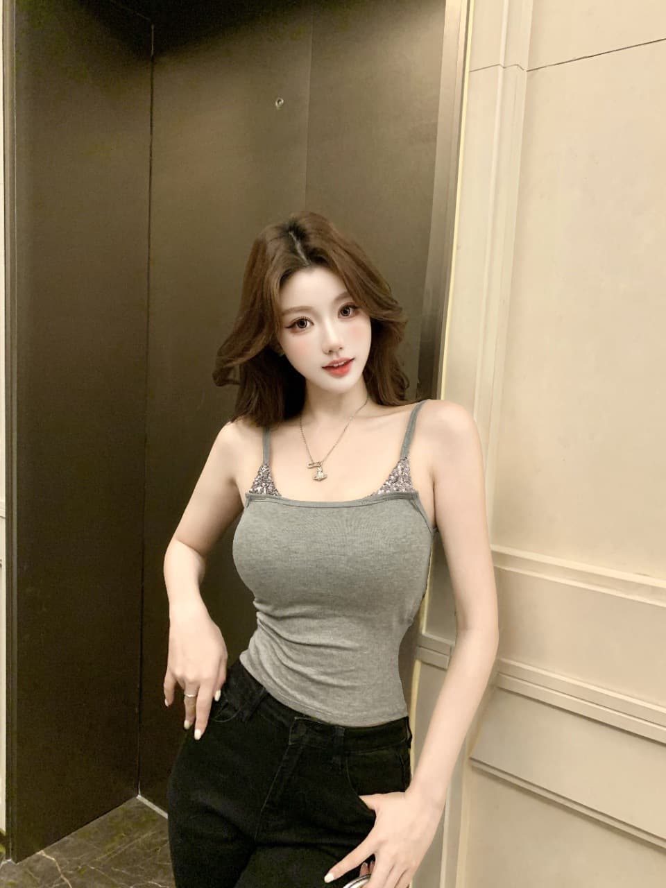 여름 새로운 핫걸 바람 스팽글 패치워크 캐미솔 몸매 가꾸기 슬림해 보이는 여성 고정 벨트 가슴 패드 의류 상세 이미지 16