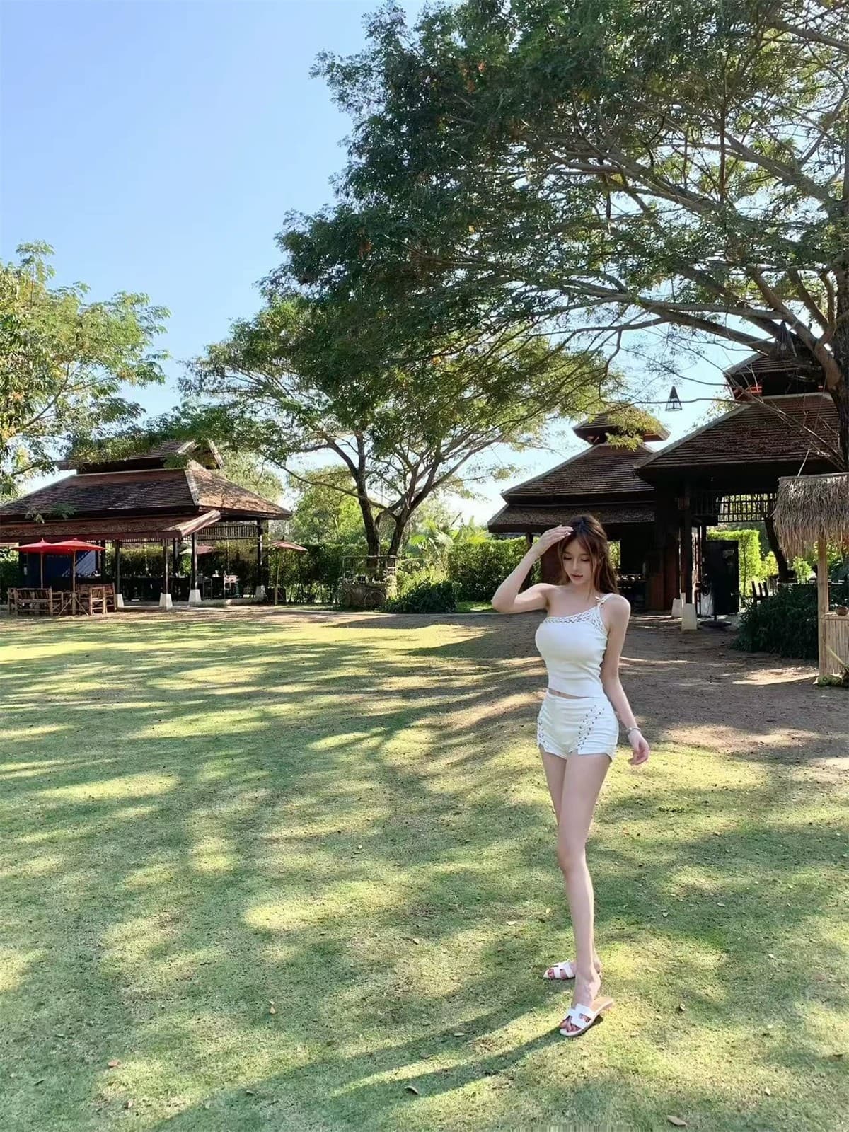 행침 목 맨위 여성 민소매 조끼 봄 가을 외출용 2026 새로운 핫걸 착용 가져 가라. 섹시함 백리스 고급 센스 상세 이미지 18