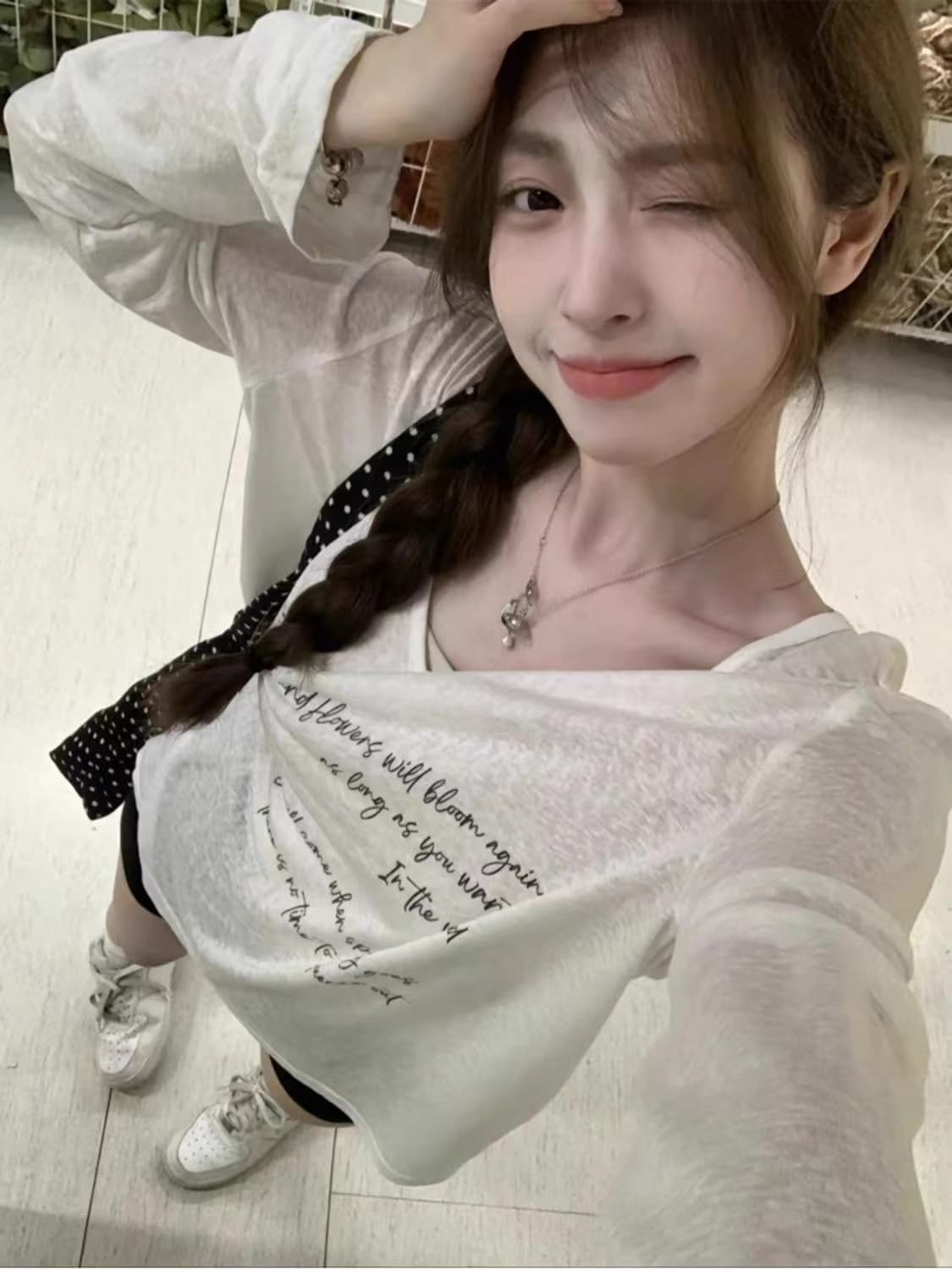 새로운 느긋한 바람 오프숄더 마이크로 ~을 통해 긴팔 티셔츠 여성 여름 루즈핏 프린트 자외선 차단 블라우스 맨위 상세 이미지 1