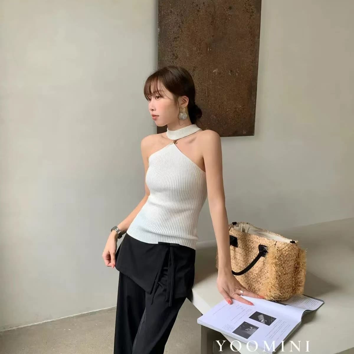 2026 여름 켜기 새로운 행침 목 오프숄더 몸매 가꾸기 디자인 센스 핫걸 구덩이 기사 쇼트 스타일 니트 조끼 작은 셔츠 여성 다용도 상세 이미지 10