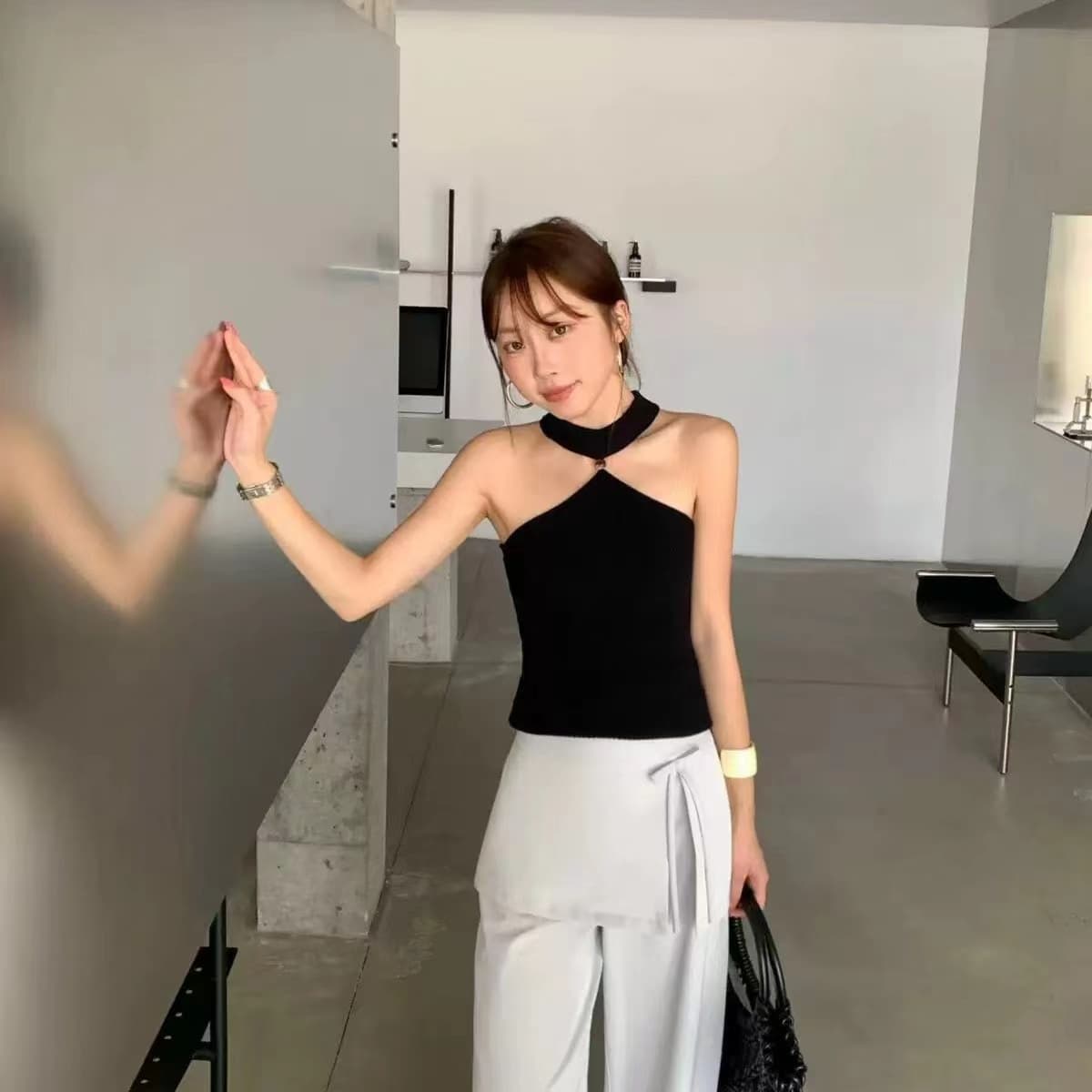 2026 여름 켜기 새로운 행침 목 오프숄더 몸매 가꾸기 디자인 센스 핫걸 구덩이 기사 쇼트 스타일 니트 조끼 작은 셔츠 여성 다용도 상세 이미지 11