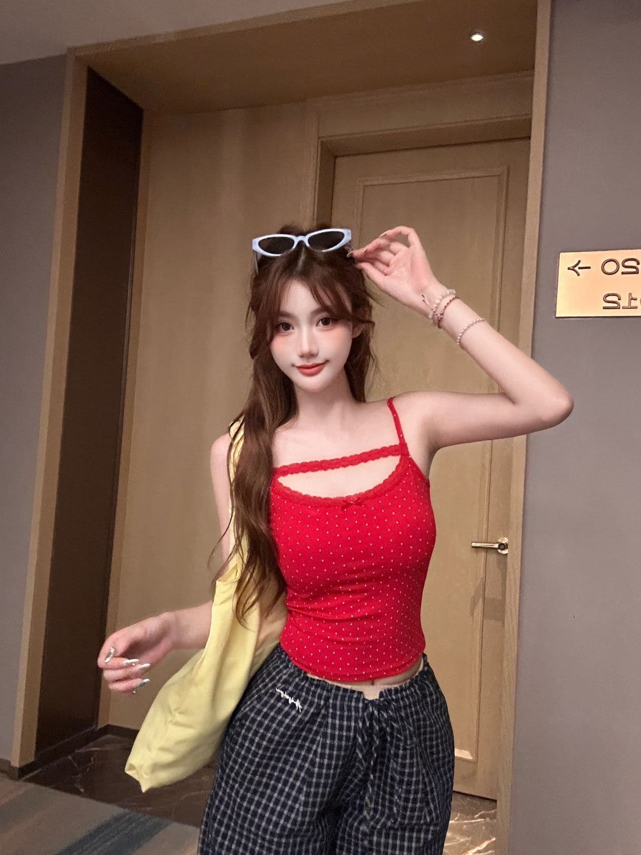 순수한 욕망 레이스 꽃무늬 캐미솔 아름다움 멜빵 가슴 패드 인사이드 가져 가라. 외출용 디자인 센스 몸매 가꾸기 슬림해 보이는 맨위 여성 상세 이미지 28
