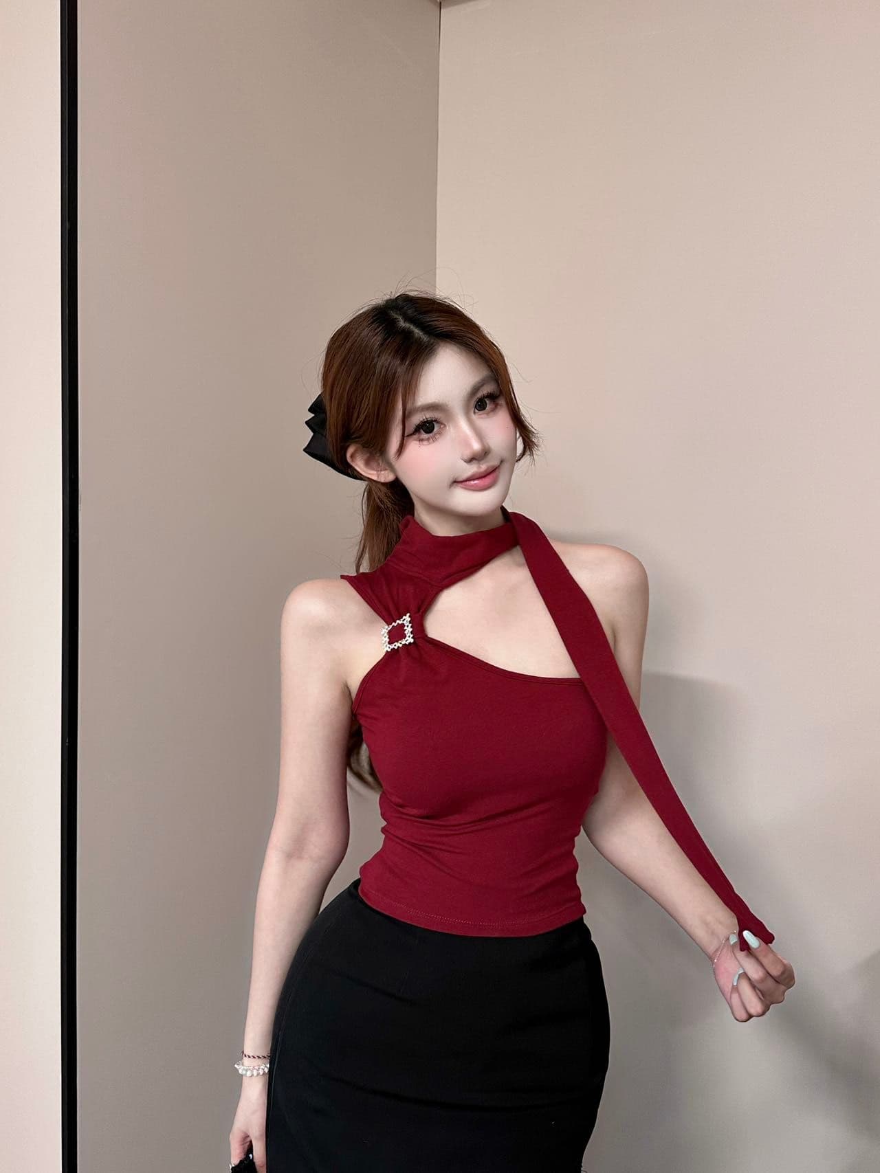 여름 순수한 욕망 섹시함 비스듬한 어깨 행침 목 리본 캐미솔 새로운 몸매 가꾸기 슬림해 보이는 디자인 센스 외출용 맨위 상세 이미지 4