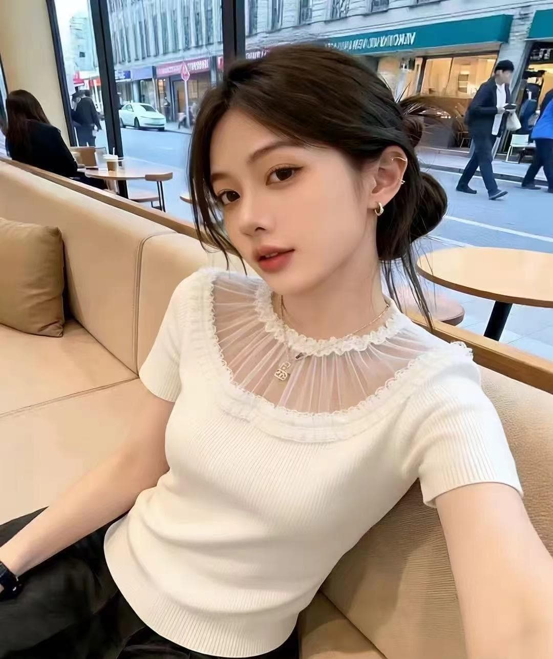 여름 새로운 부드러운 바람 레이스 레이스 라운드 넥 반팔 니트 스웨터 여성 몸매 가꾸기 품격 연령 감소 티셔츠 맨위 여성