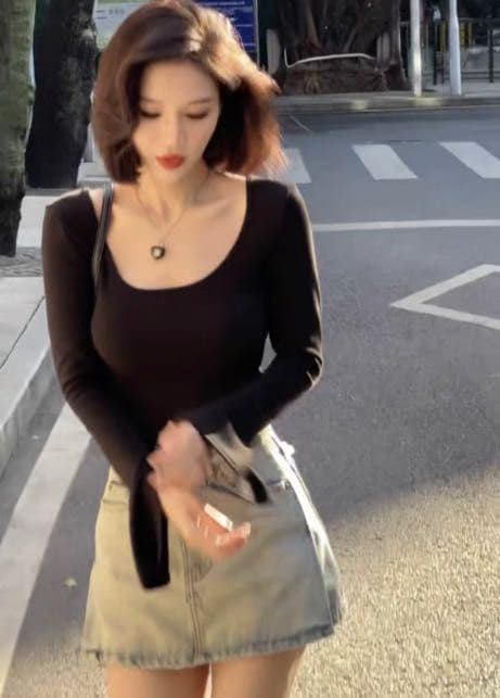 가을 겨울 긴팔 티셔츠 여성 기본 셔츠 패션 몸매 가꾸기 나팔 소매 쇼트 스타일 순수한 욕망 바람 맨위 상세 이미지 13
