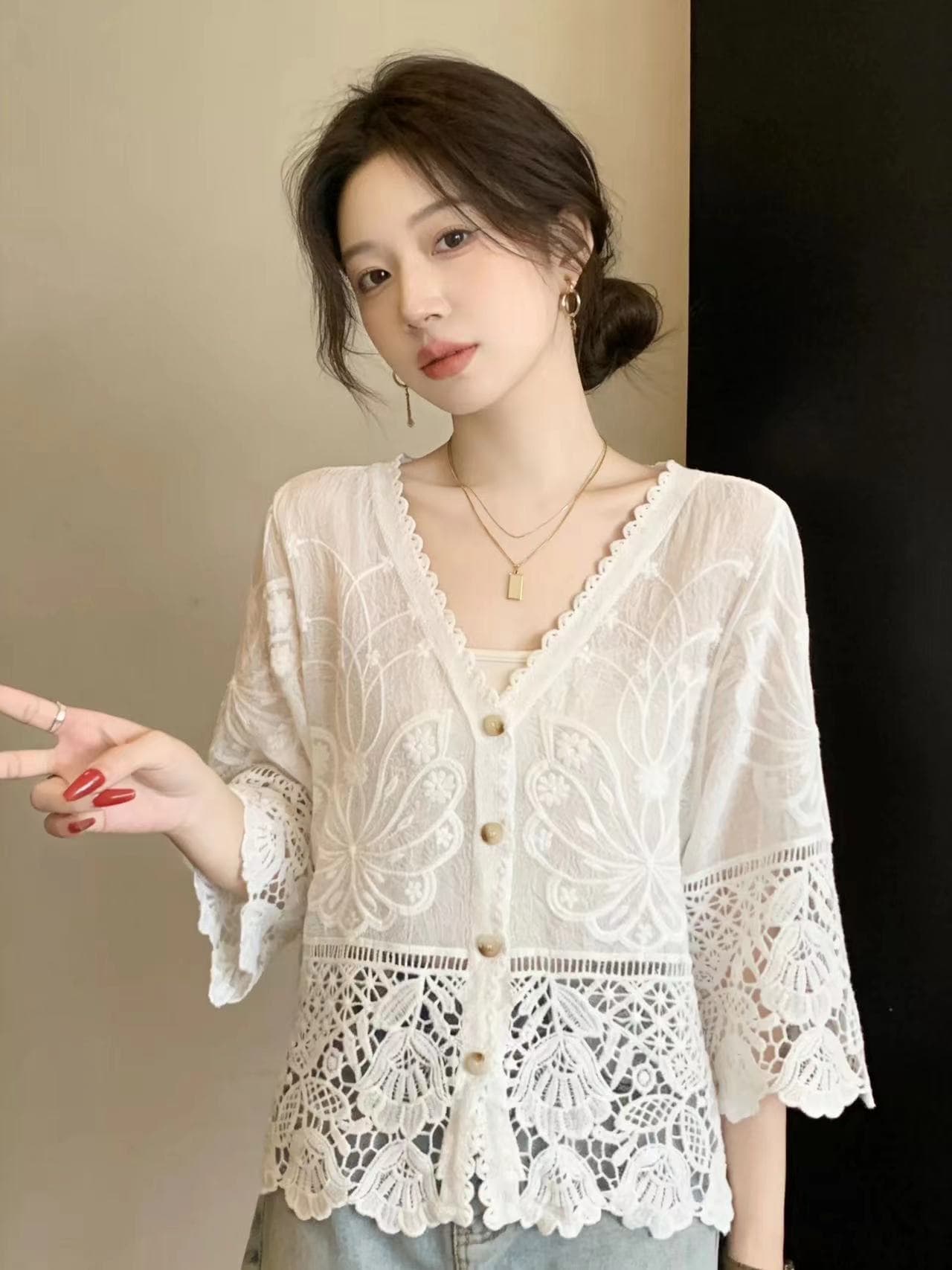 보헤미안 홀로우 아웃 자수 V넥 레이스 여성 셔츠 여름 해변가 휴가 바람 프랑스식 사소한 자외선 차단 맨위 상세 이미지 7