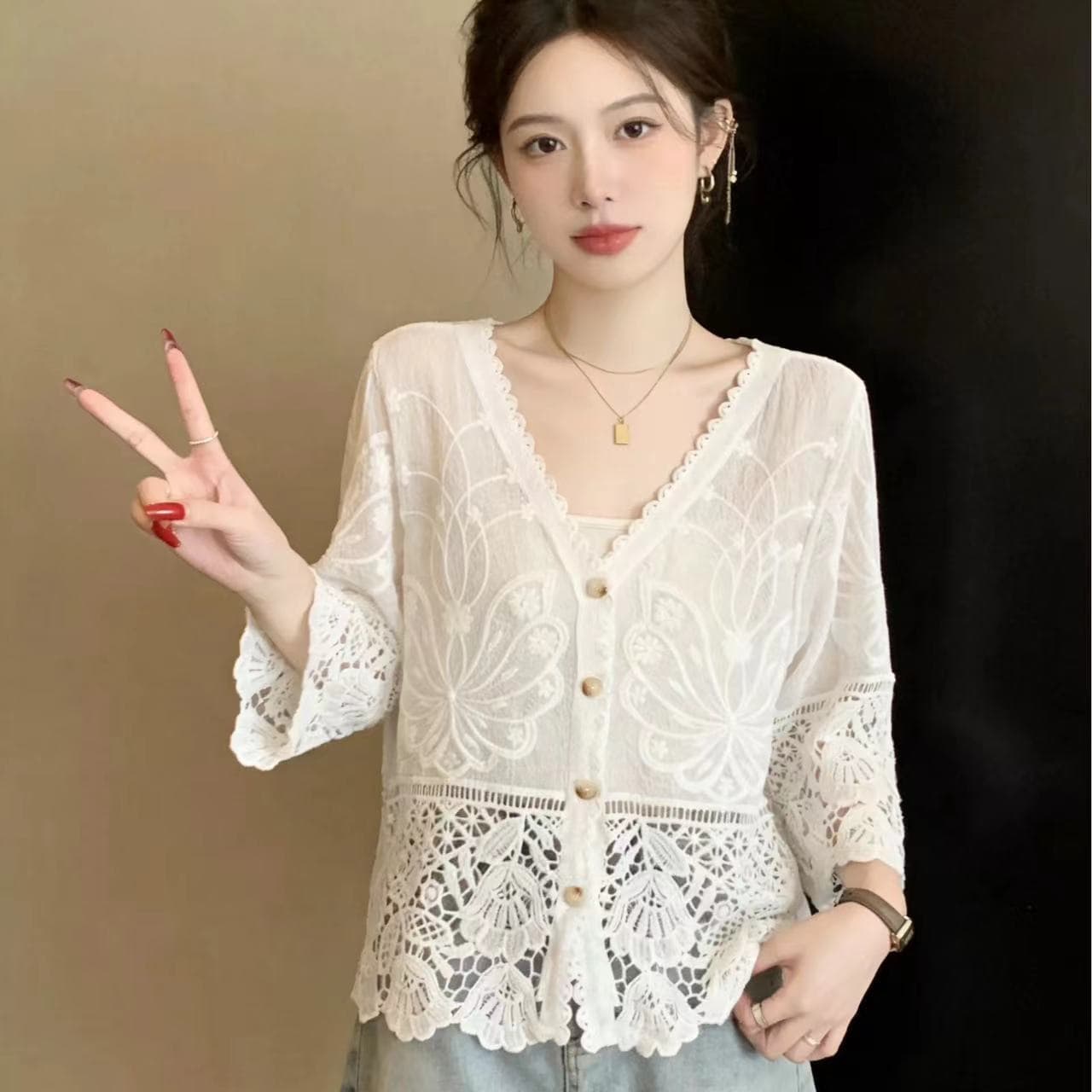 보헤미안 홀로우 아웃 자수 V넥 레이스 여성 셔츠 여름 해변가 휴가 바람 프랑스식 사소한 자외선 차단 맨위 상세 이미지 8