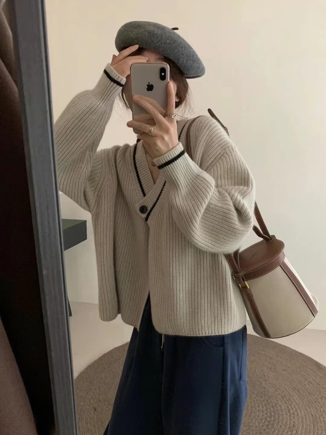 한국 동대문 가을 겨울 새로운 외국 가스 슬림해 보이는 디자인 센스 패치워크 V넥 너구리 털 니트 오픈 가디건 상세 이미지 4