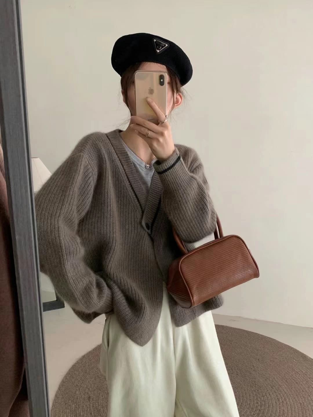 한국 동대문 가을 겨울 새로운 외국 가스 슬림해 보이는 디자인 센스 패치워크 V넥 너구리 털 니트 오픈 가디건 상세 이미지 11