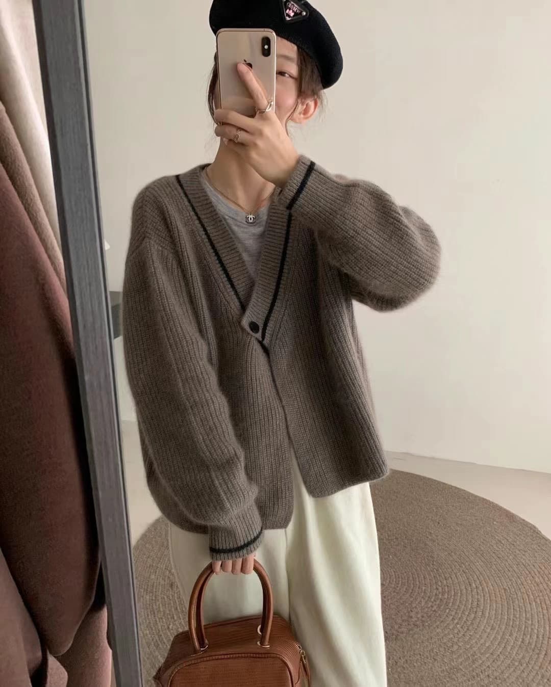 한국 동대문 가을 겨울 새로운 외국 가스 슬림해 보이는 디자인 센스 패치워크 V넥 너구리 털 니트 오픈 가디건 상세 이미지 12