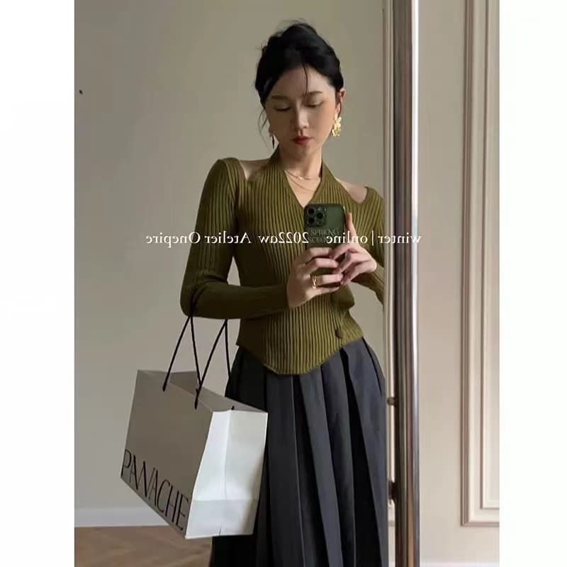 프랑스식 레트로 순수한 욕망 바람 니트 맨위 여성 신년 빨간색 몸매 가꾸기 슬림해 보이는 디자인 센스 행침 목 이슬 쇄골 스웨터 이미지 3