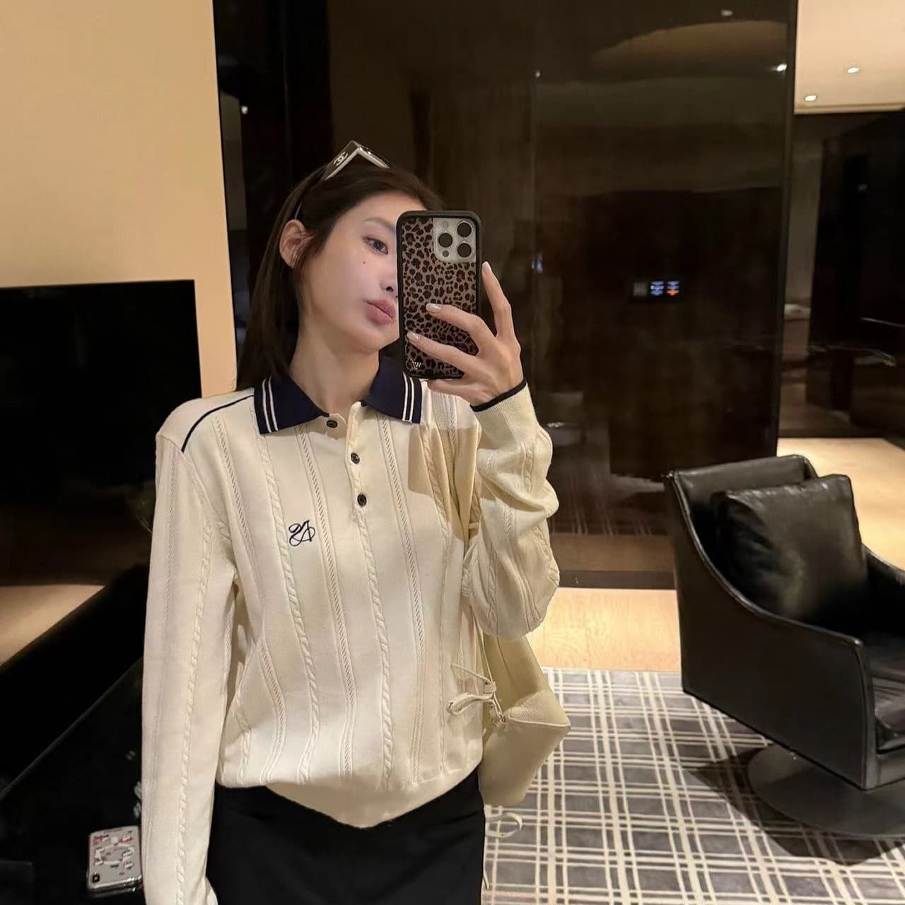 배색 POLO 칼라 트위스트 무늬 니트 스웨터 만나는 스웨터 여자 가을 겨울 캐주얼 긴팔 루즈핏 슬림해 보이는 인사이드 잡아라. 의류 이미지 5