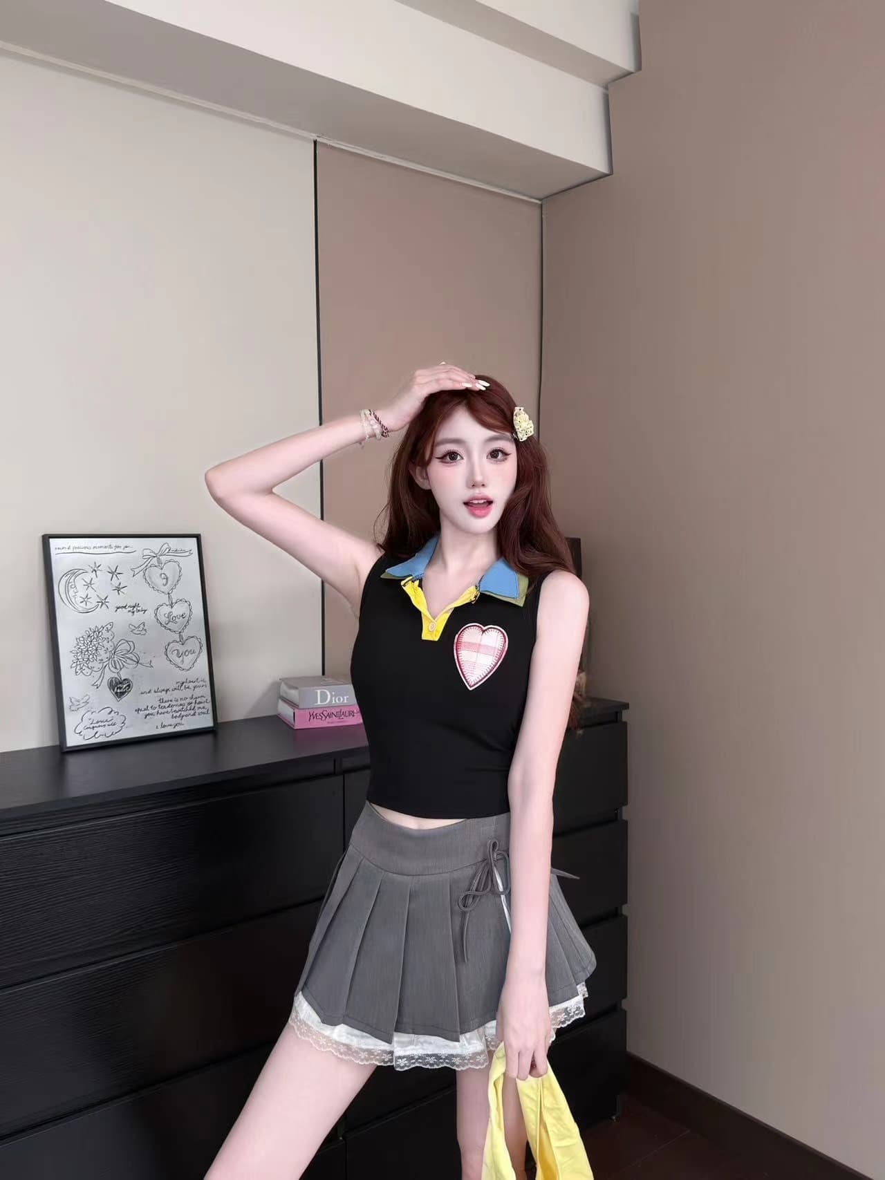 2026 새로운 달콤한 차가운 레트로 배색 패치 하트 자수 고정 가슴 패드 몸매 가꾸기 슬림해 보이는 외출용 쇼트 스타일 맨위