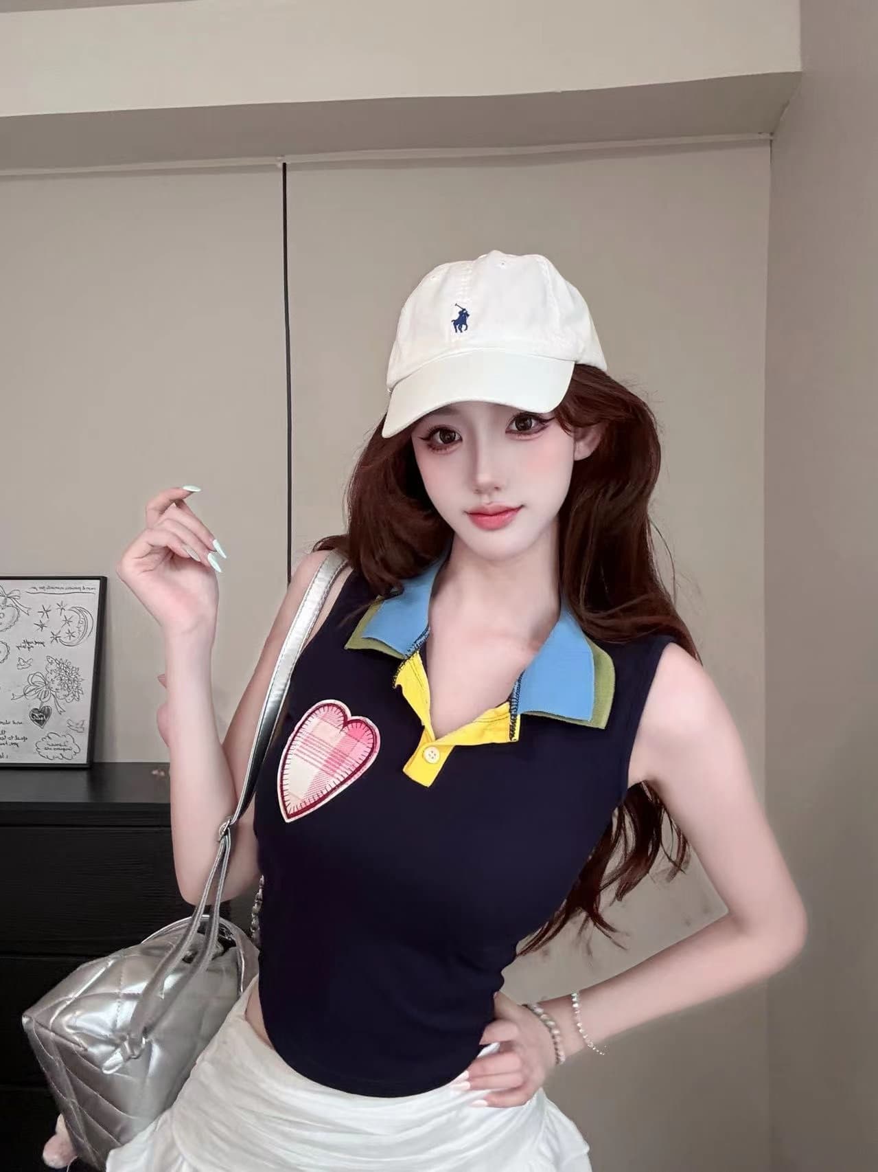 2026 새로운 달콤한 차가운 레트로 배색 패치 하트 자수 고정 가슴 패드 몸매 가꾸기 슬림해 보이는 외출용 쇼트 스타일 맨위 이미지 3
