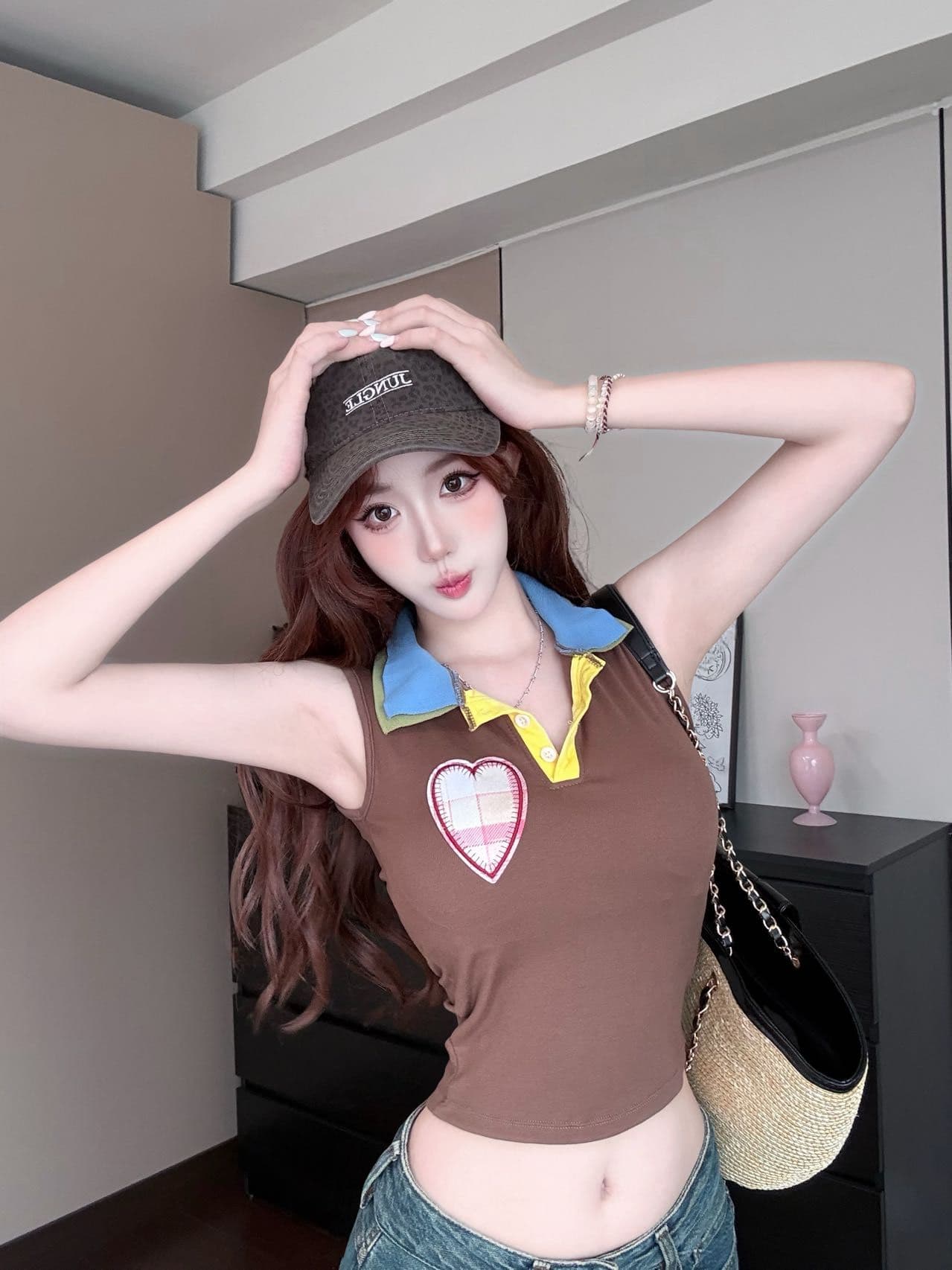 2026 새로운 달콤한 차가운 레트로 배색 패치 하트 자수 고정 가슴 패드 몸매 가꾸기 슬림해 보이는 외출용 쇼트 스타일 맨위 상세 이미지 18