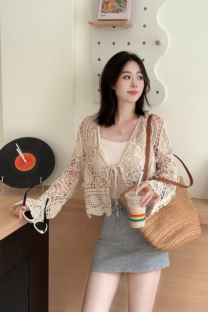 프랑스식 레트로 자수 레이스업 쇼트 스타일 오픈 가디건 여름 패션 긴팔 홀로우 아웃 태양 보호 셔츠 부드러운 바람 외부 잡아라. 의류 상세 이미지 6