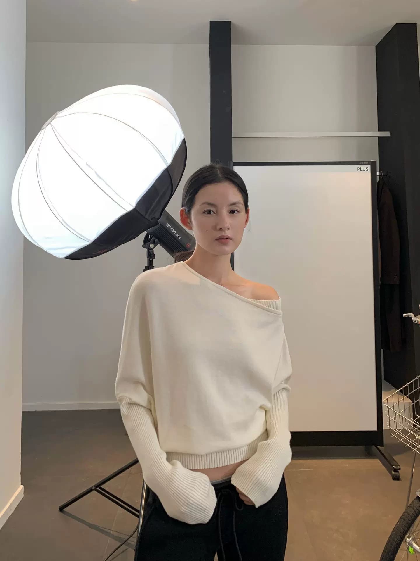 느긋한 바람 보트넥 오프숄더 스웨터 여자 디자인 센스 한 부서 루즈핏 비스듬한 어깨 니트 스웨터 맨위 상세 이미지 21