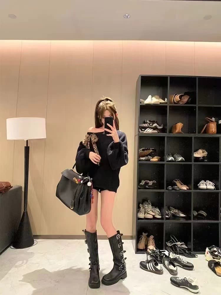 한국 동대문 레트로 스타일 비스듬한 칼라 오프숄더 레오파드 무늬 레이스업 디자인 센스 긴팔 스웨터 루즈핏 슬림해 보이는 맨위 상세 이미지 5