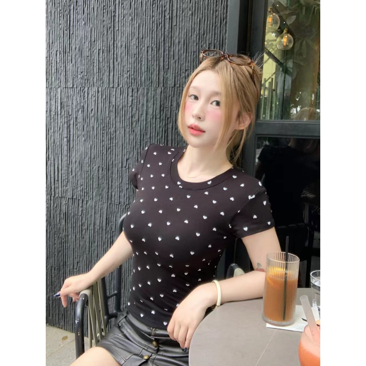 여름 디자인 센스 핫걸 몸매 가꾸기 Chic 긍정적 인 어깨 라운드 넥 복숭아 심장 프린트 반팔 벨트 가슴 패드 상세 이미지 2