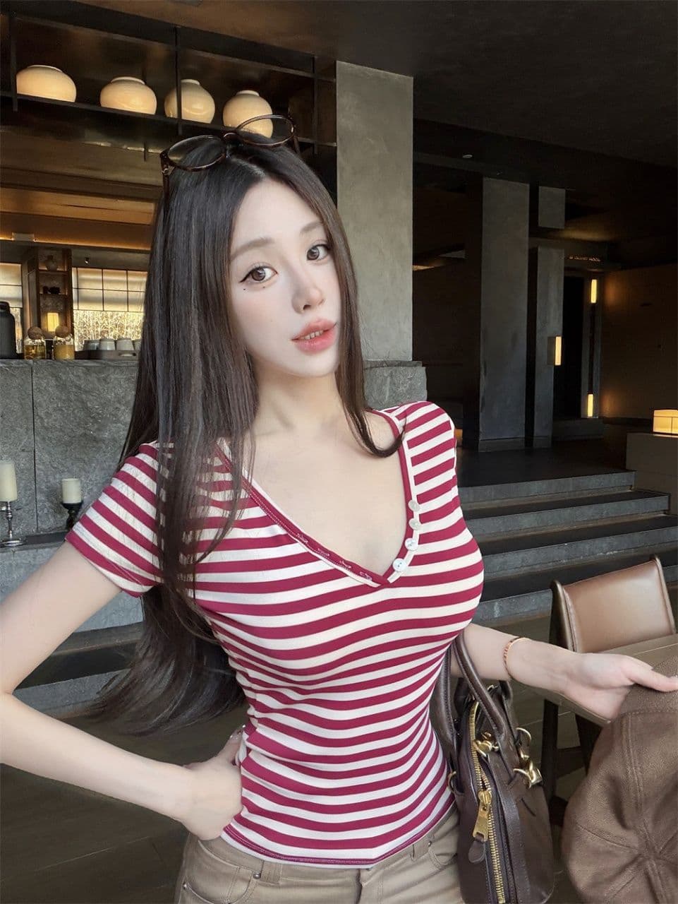 2026 새로운 한국 스타일 패션 V넥 스트라이프 몸매 가꾸기 슬림해 보이는 다용도 연령 감소 벨트 가슴 패드 반팔 티셔츠 여성 상세 이미지 6