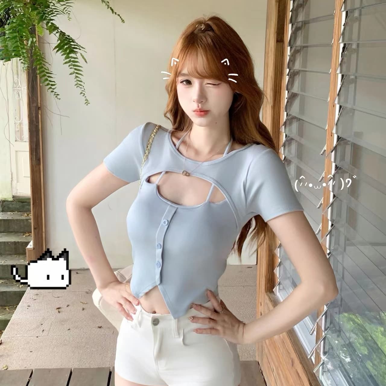 2026 여름 새로운 핫걸 순수한 욕망 바람 몸매 가꾸기 쇼트 스타일 맨위 섹시함 홀로우 아웃 스트랩 Chic 반팔 티셔츠 여성 이미지 3