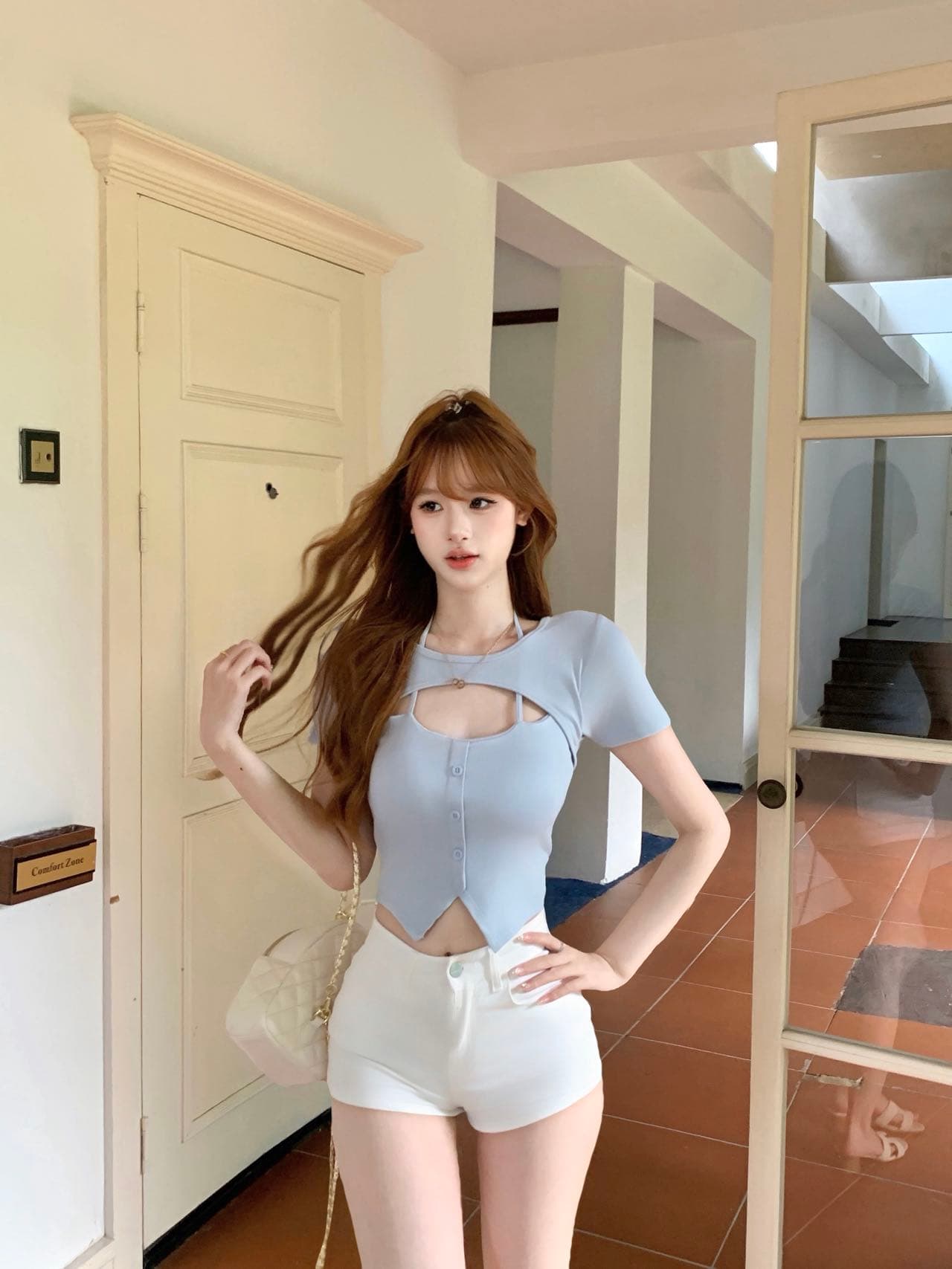 2026 여름 새로운 핫걸 순수한 욕망 바람 몸매 가꾸기 쇼트 스타일 맨위 섹시함 홀로우 아웃 스트랩 Chic 반팔 티셔츠 여성 상세 이미지 21