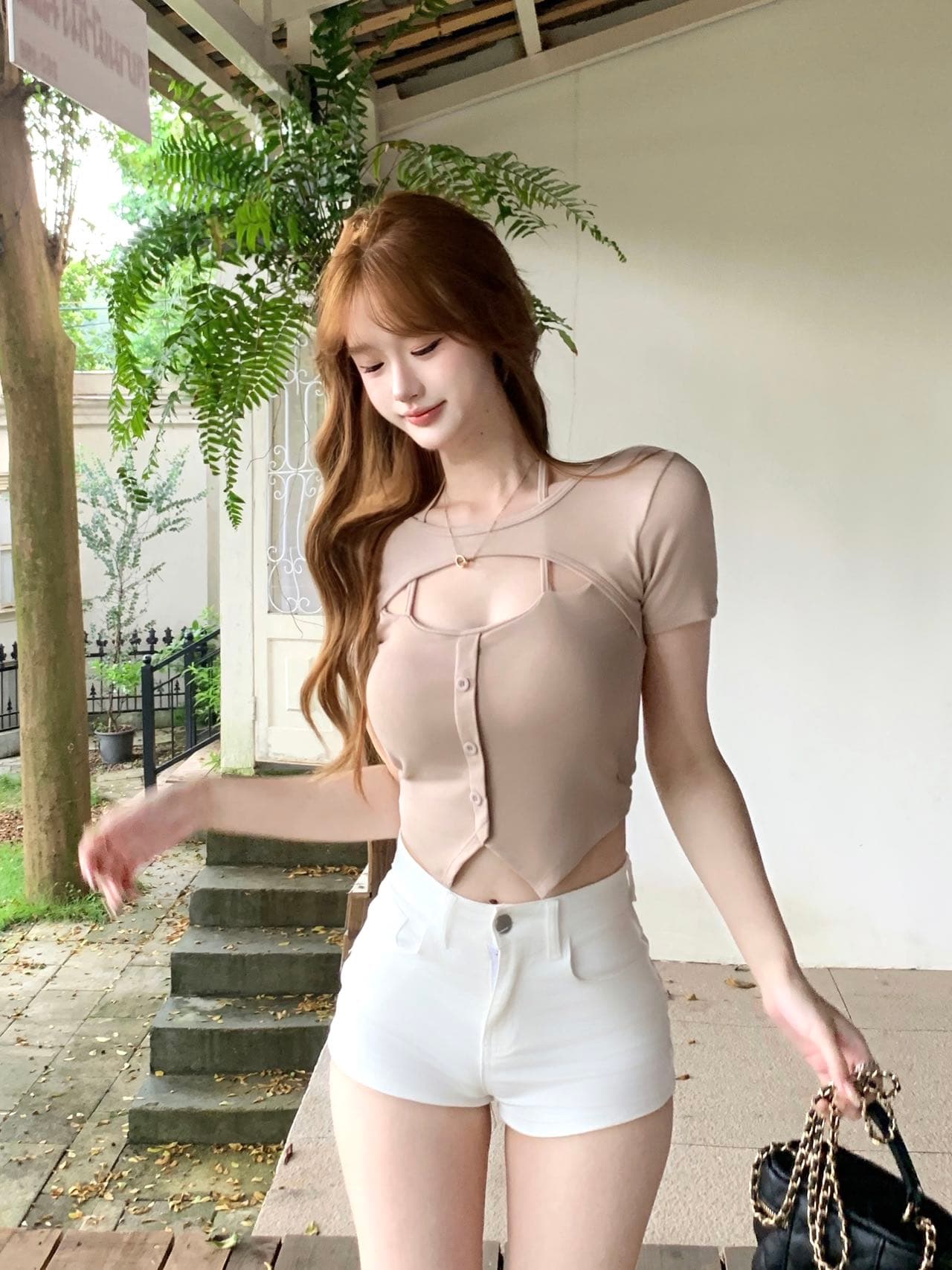 2026 여름 새로운 핫걸 순수한 욕망 바람 몸매 가꾸기 쇼트 스타일 맨위 섹시함 홀로우 아웃 스트랩 Chic 반팔 티셔츠 여성 상세 이미지 23