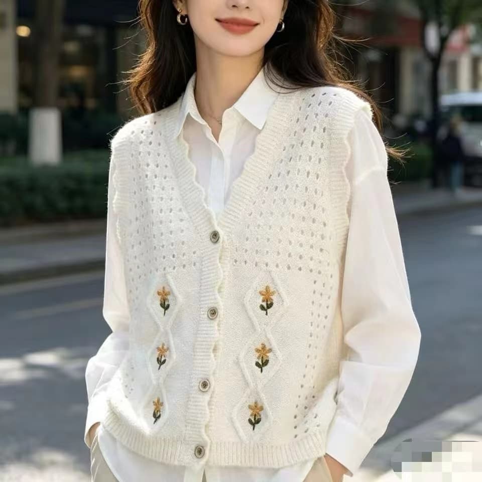 2026 이른 가을 새로운 V넥 니트 조끼 여자 민소매 오픈 가디건 조끼 스택 착용 자수 민소매 스웨터 어깨 여성 상세 이미지 14