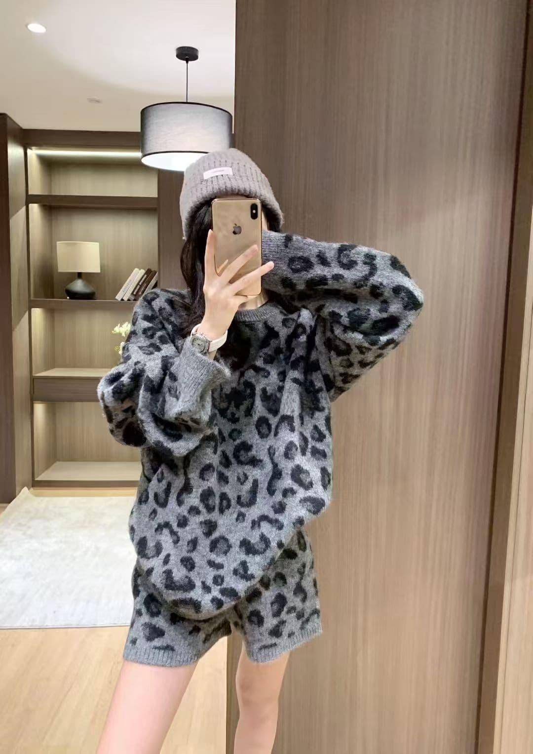 빛 럭셔리 바람 세련된 라운드 넥 레오파드 무늬 루즈핏 당겨서 플러시 긴팔 스웨터 경기 양모 하이웨이스트 반바지 투피스 세트 세트 트렌디 상세 이미지 2