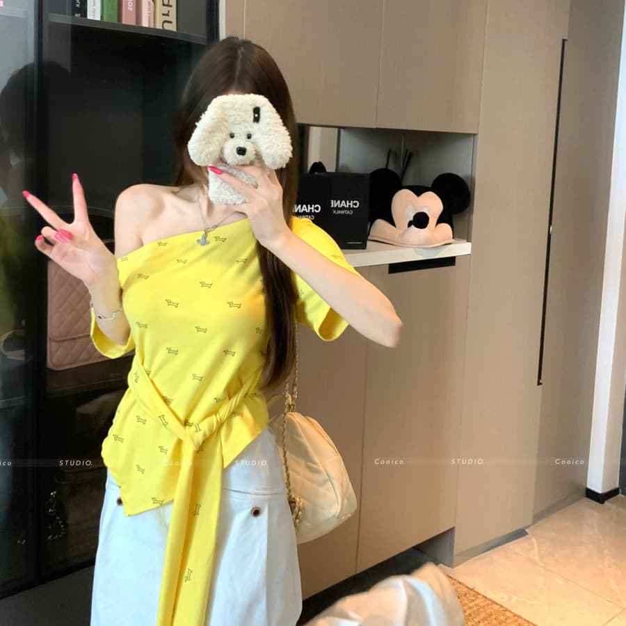 실사 봄 여름 레이스업 허리 수축 슬림해 보이는 비스듬한 어깨 칼라 티셔츠 강아지 프린트 연령 감소 맨위 이미지 5