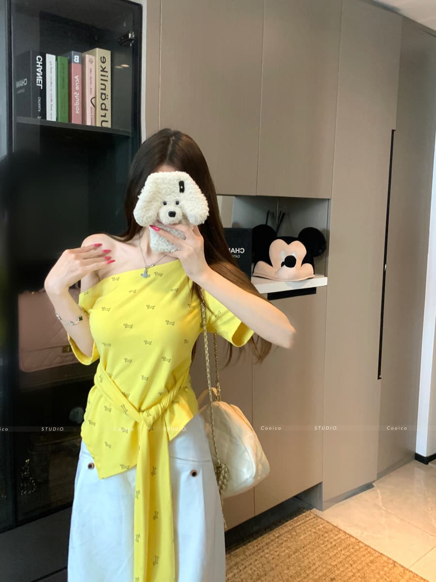 실사 봄 여름 레이스업 허리 수축 슬림해 보이는 비스듬한 어깨 칼라 티셔츠 강아지 프린트 연령 감소 맨위 상세 이미지 6